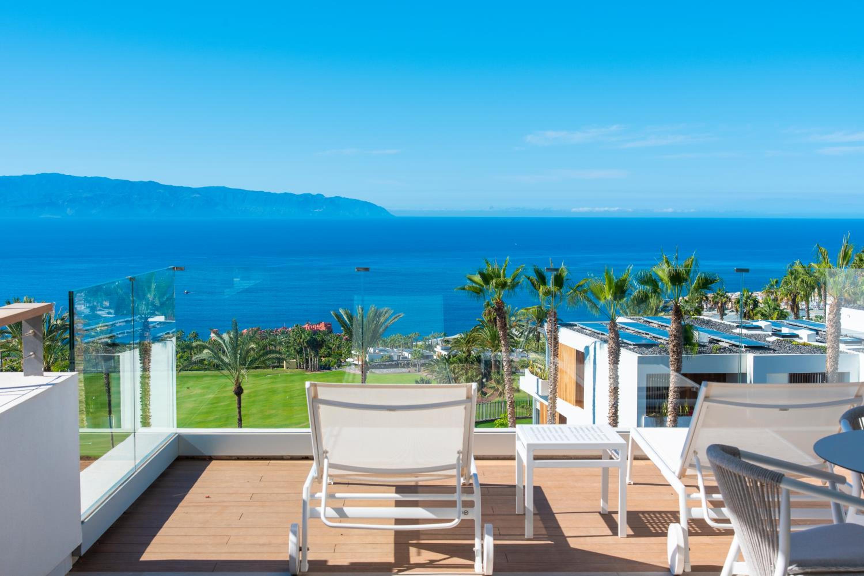 One-Bedroom Suite with Sea View - Photo 18
