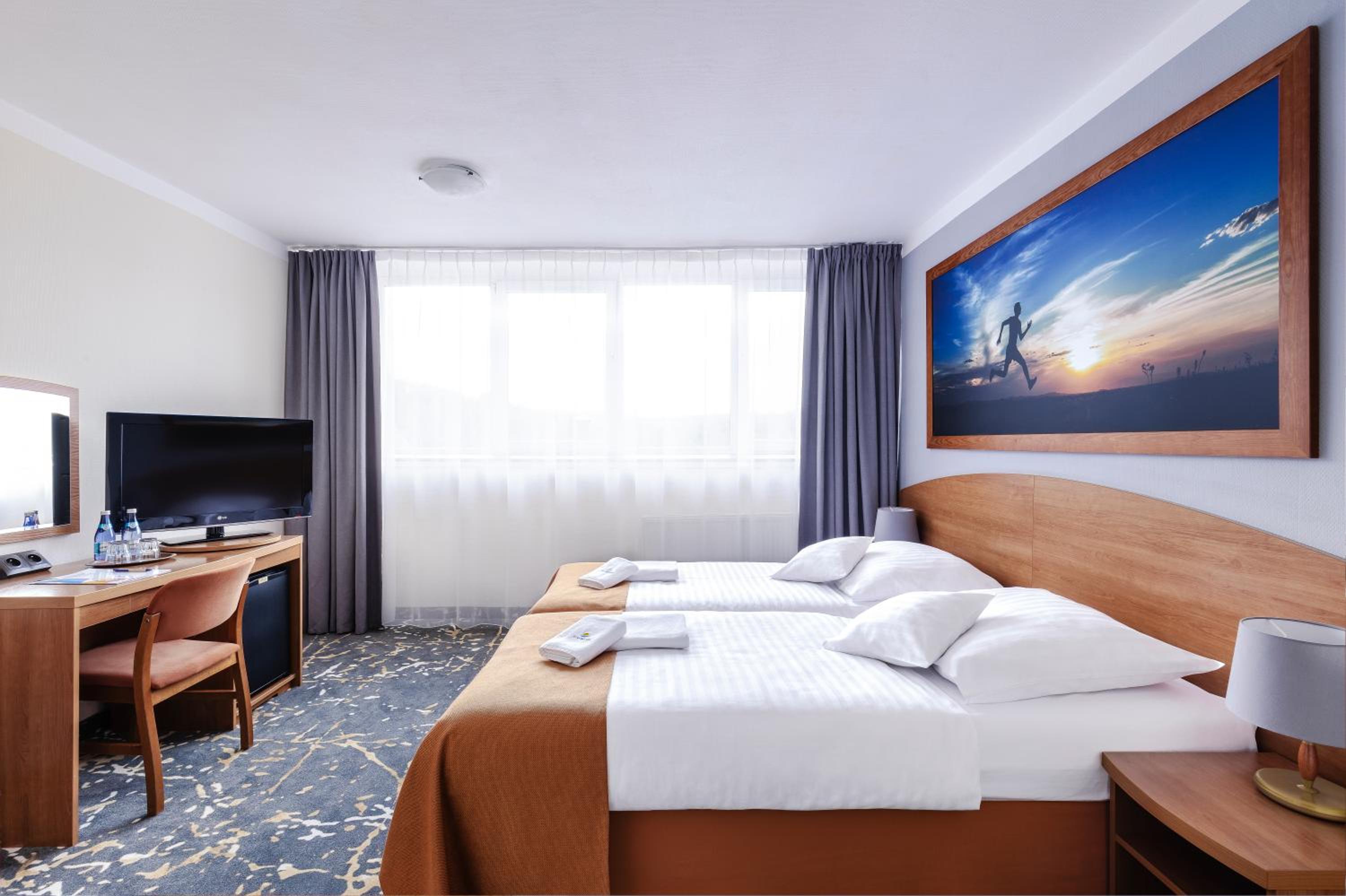 Twin Room - Photo 3