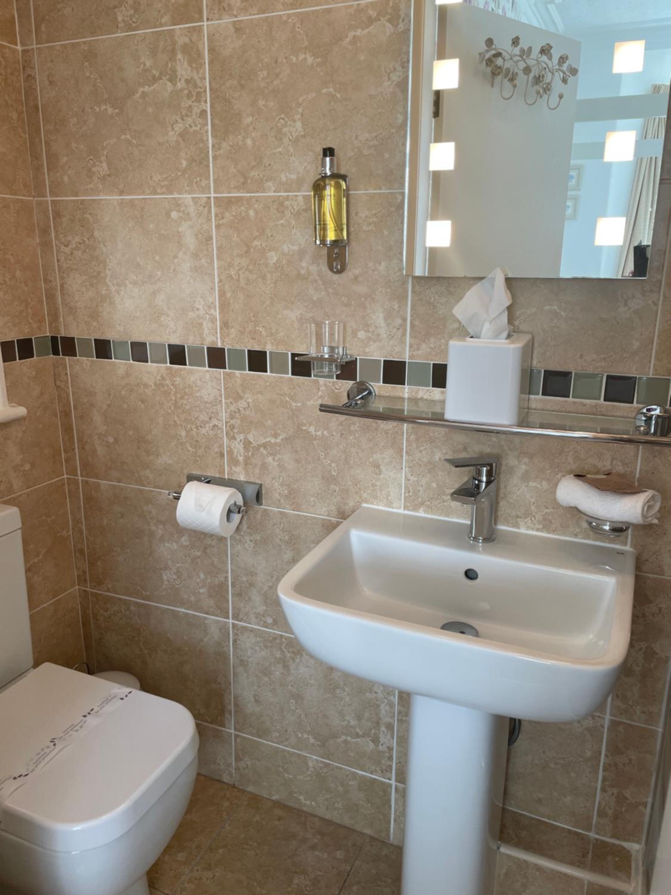 Deluxe Double Room - Photo 20