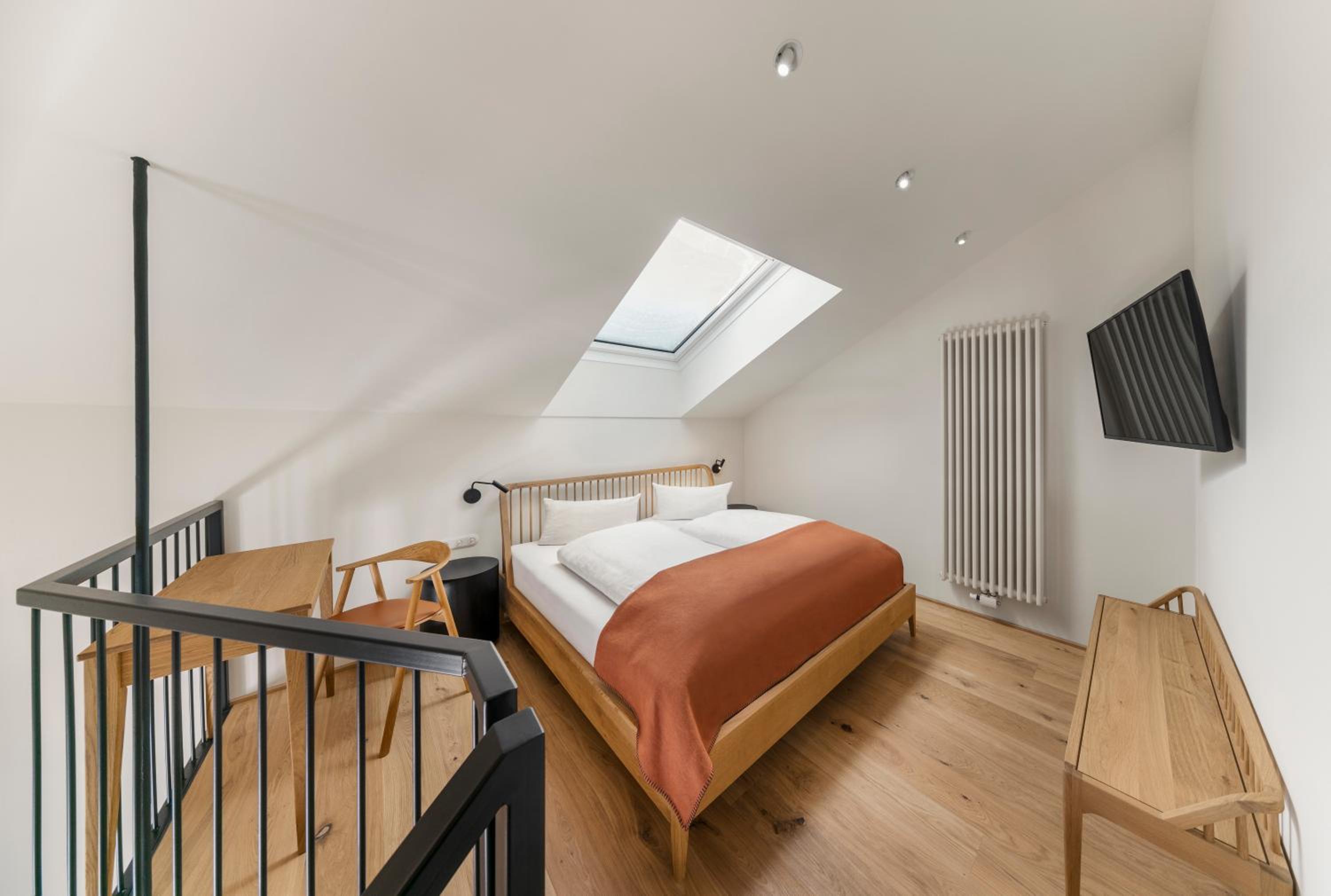 Deluxe Double Room - Photo 12