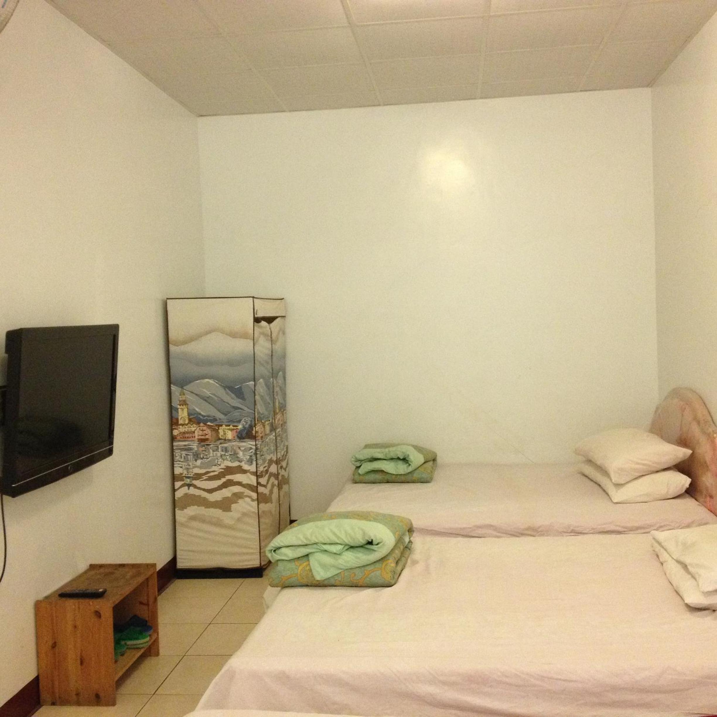 Family Room With Private Bathroom photo 3