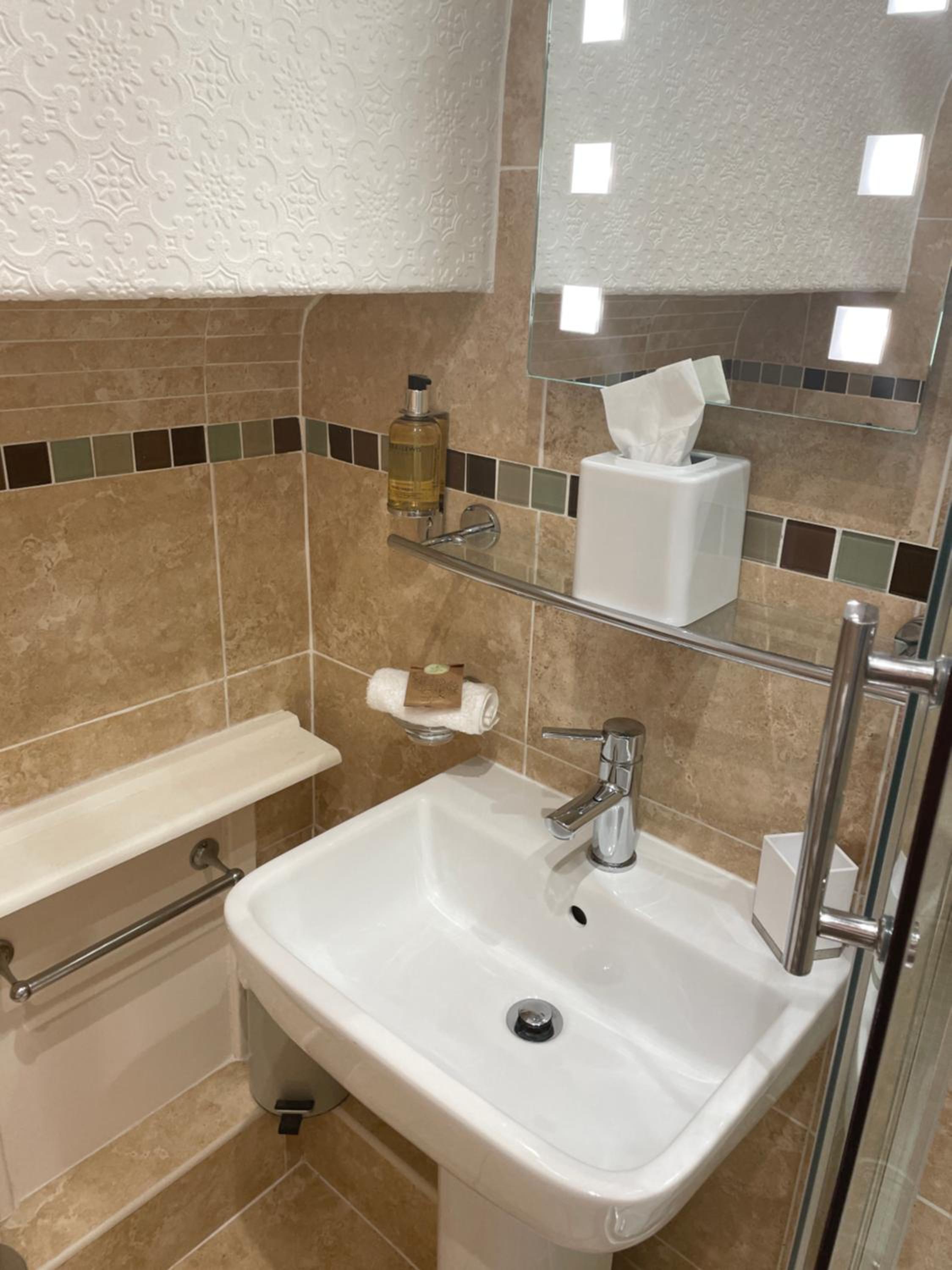 Luxury Double Room - Photo 12