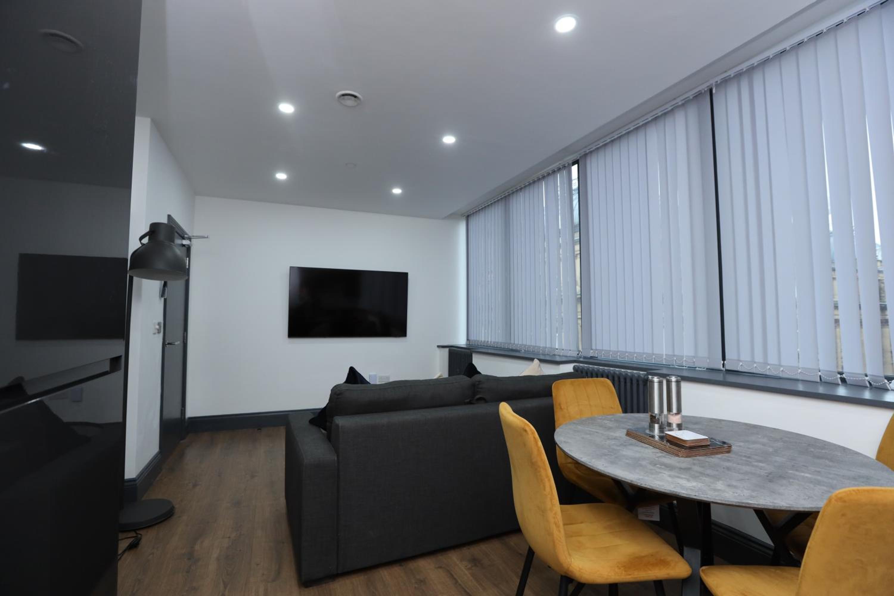 Two-Bedroom Apartment - Photo 2