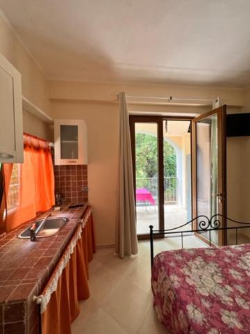Junior Suite with Pool View photo 2