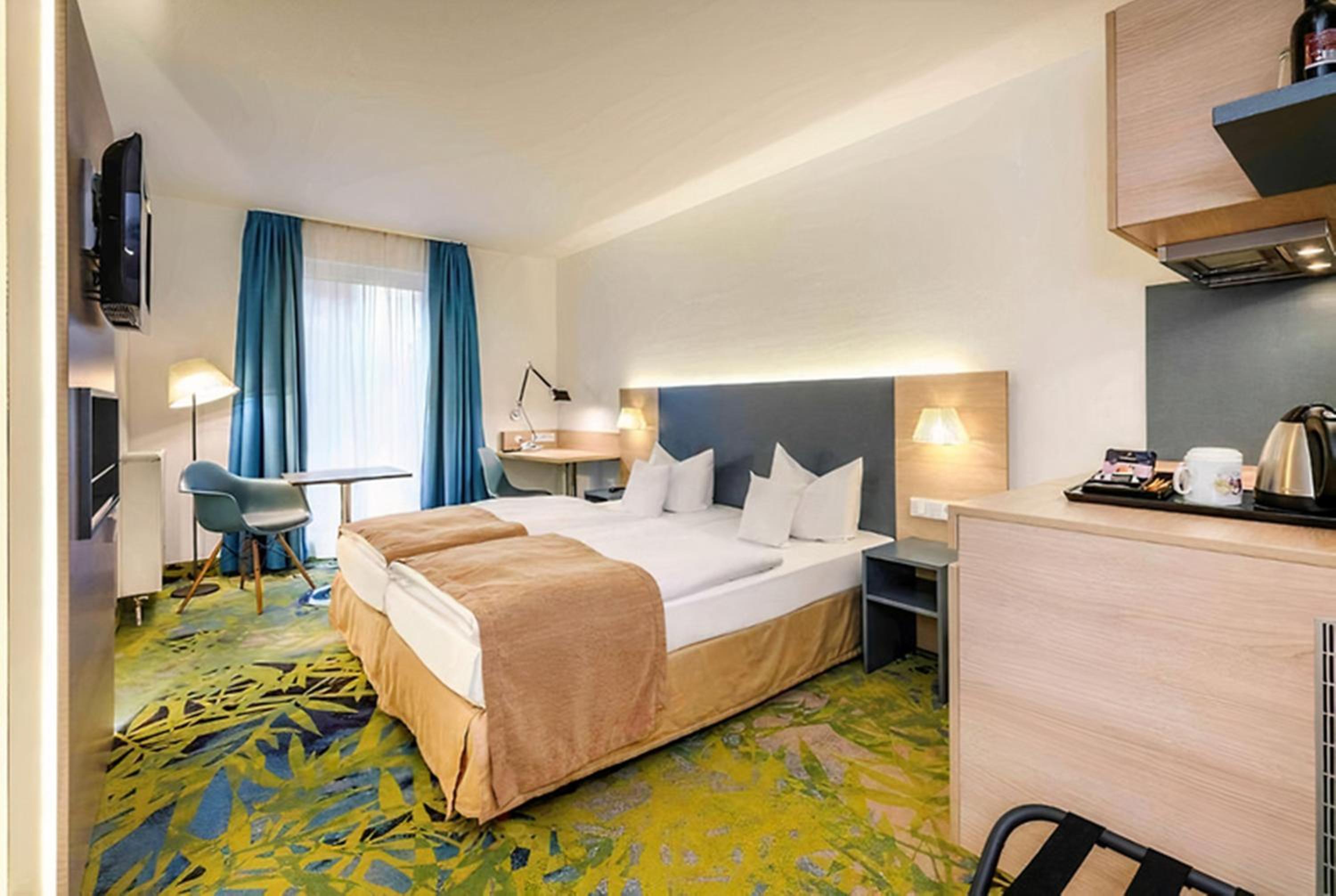 Standard Twin Room - Photo 4