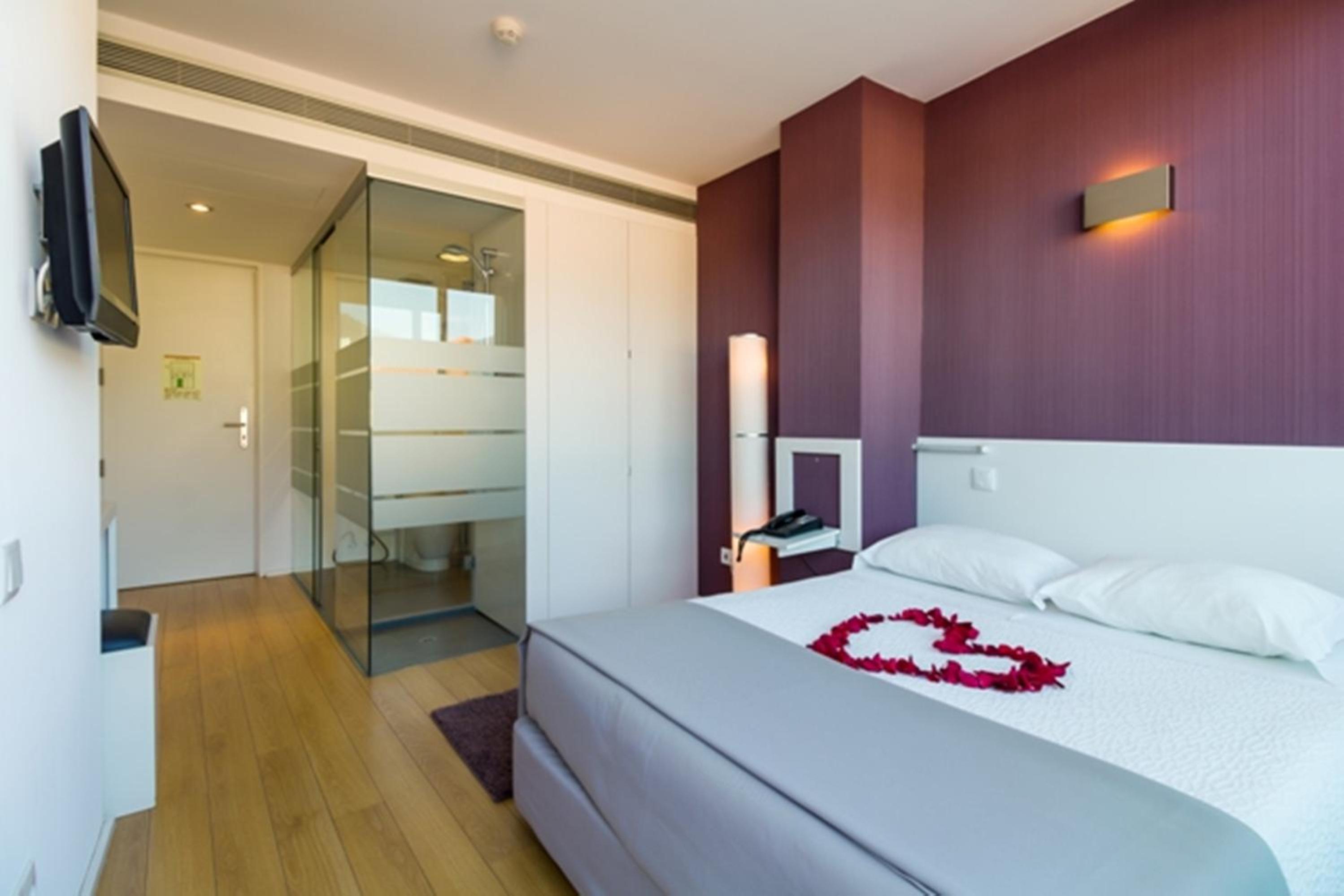 Double or Twin Room with View - Photo 5