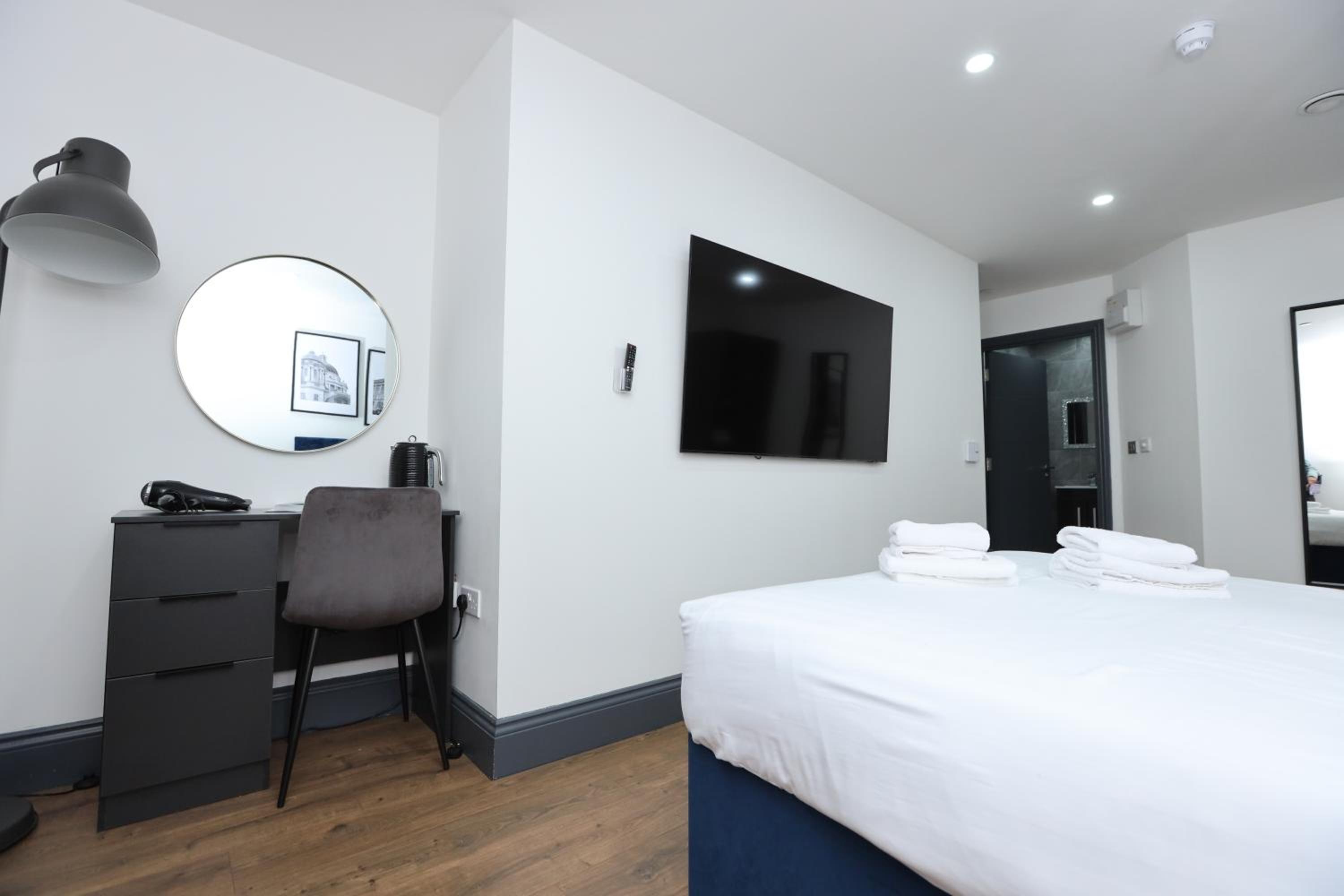 Double Room with Private Bathroom - Photo 2