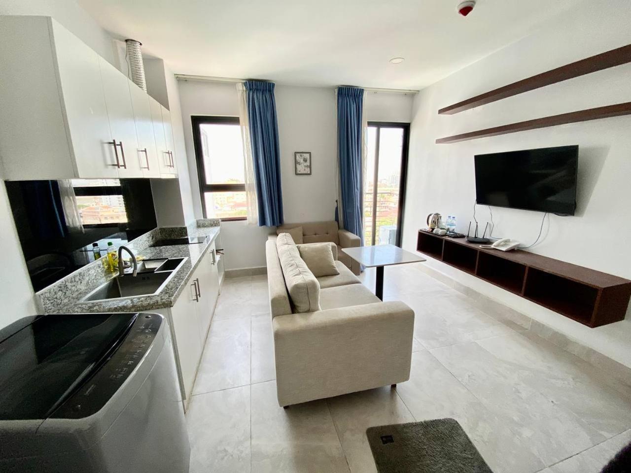 Apartment with Balcony - Photo 27