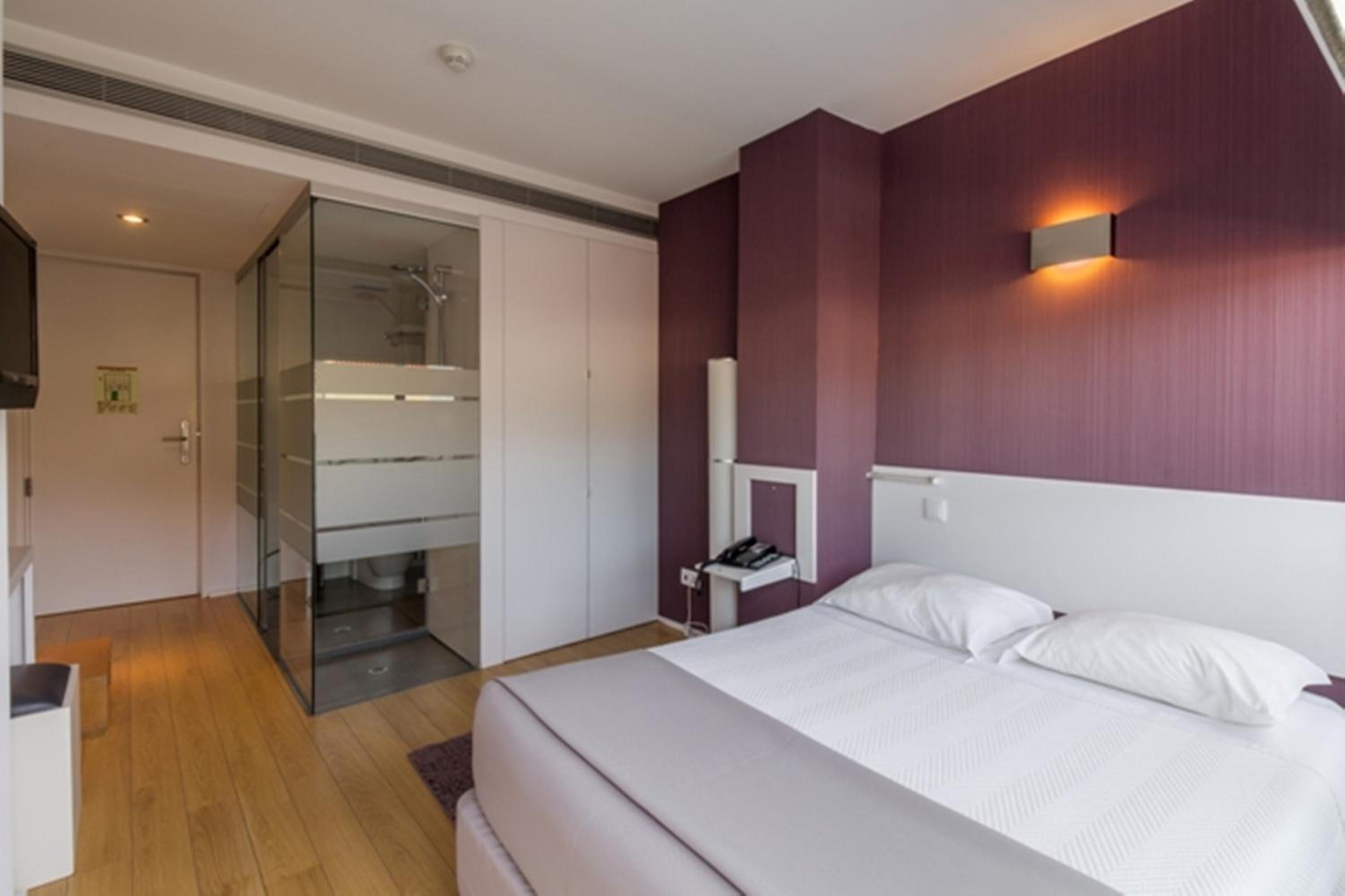 Double or Twin Room with View - Photo 6