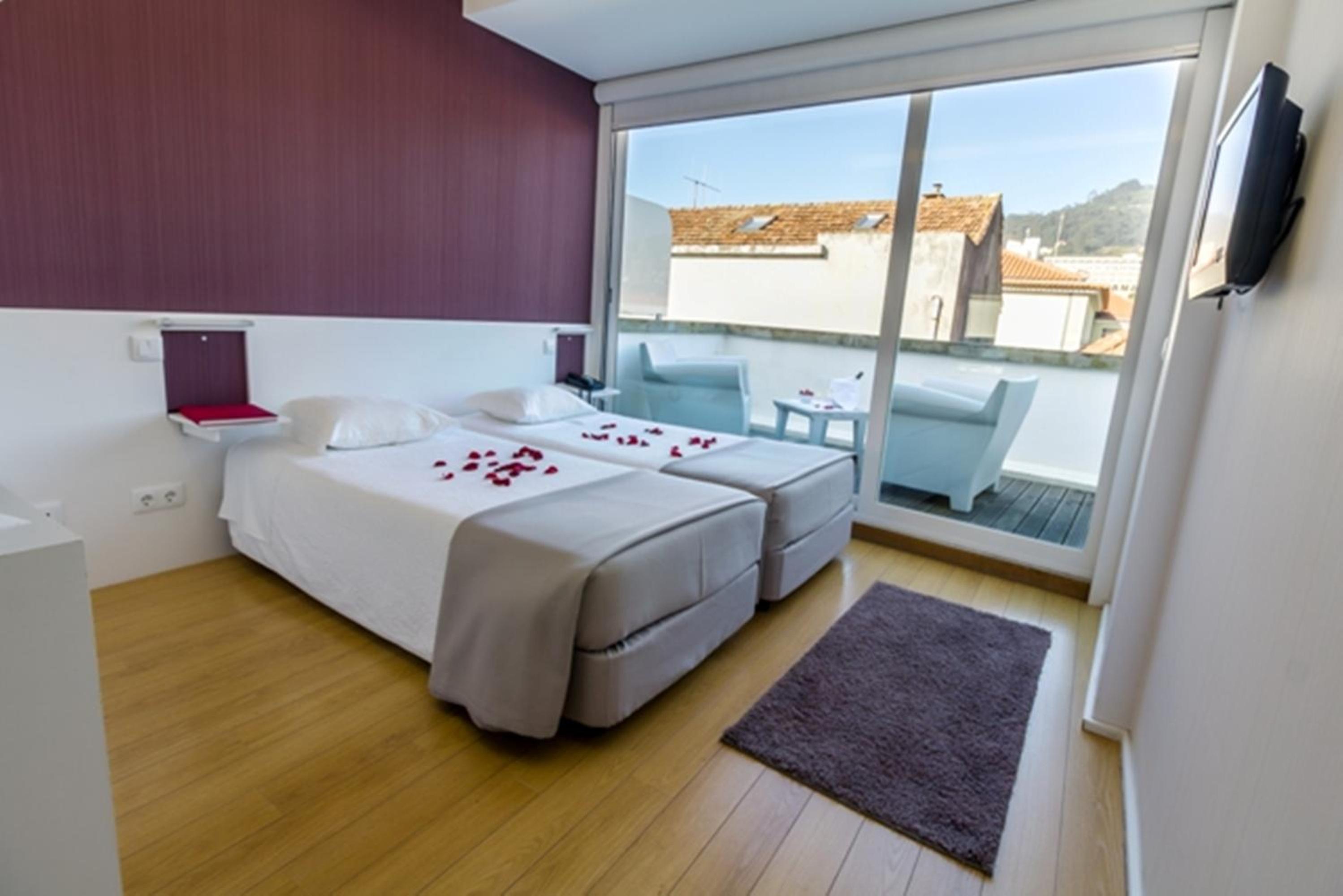 Double or Twin Room with View - Photo 10