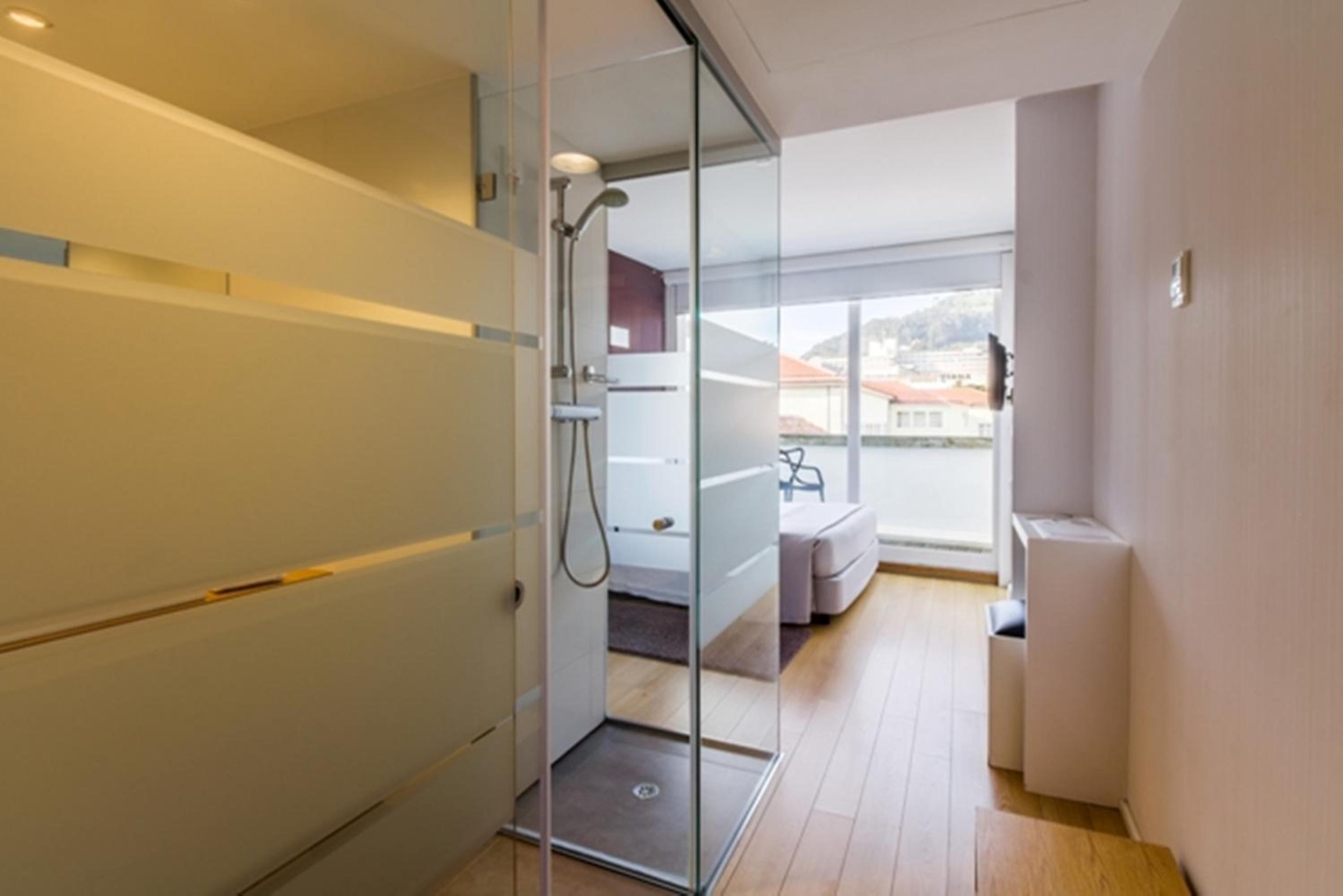 Double or Twin Room with View - Photo 11
