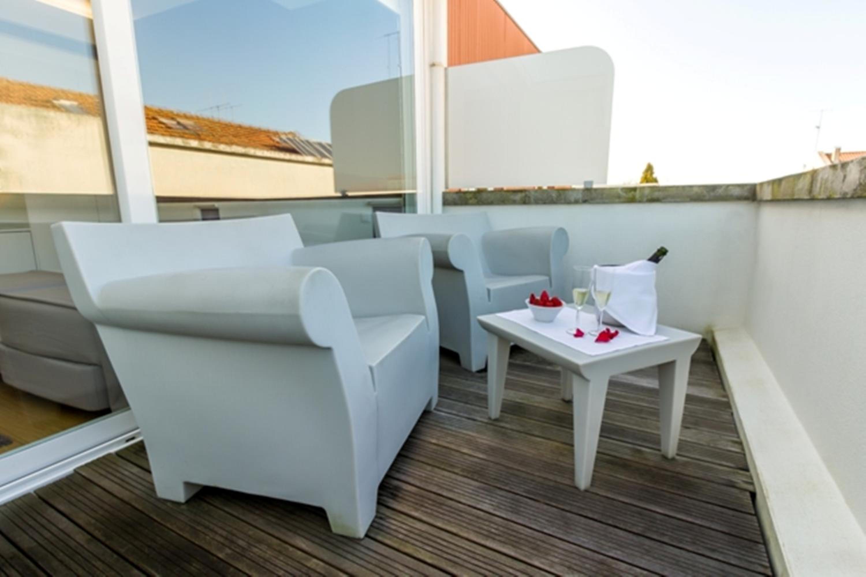 Double or Twin Room with View - Photo 12