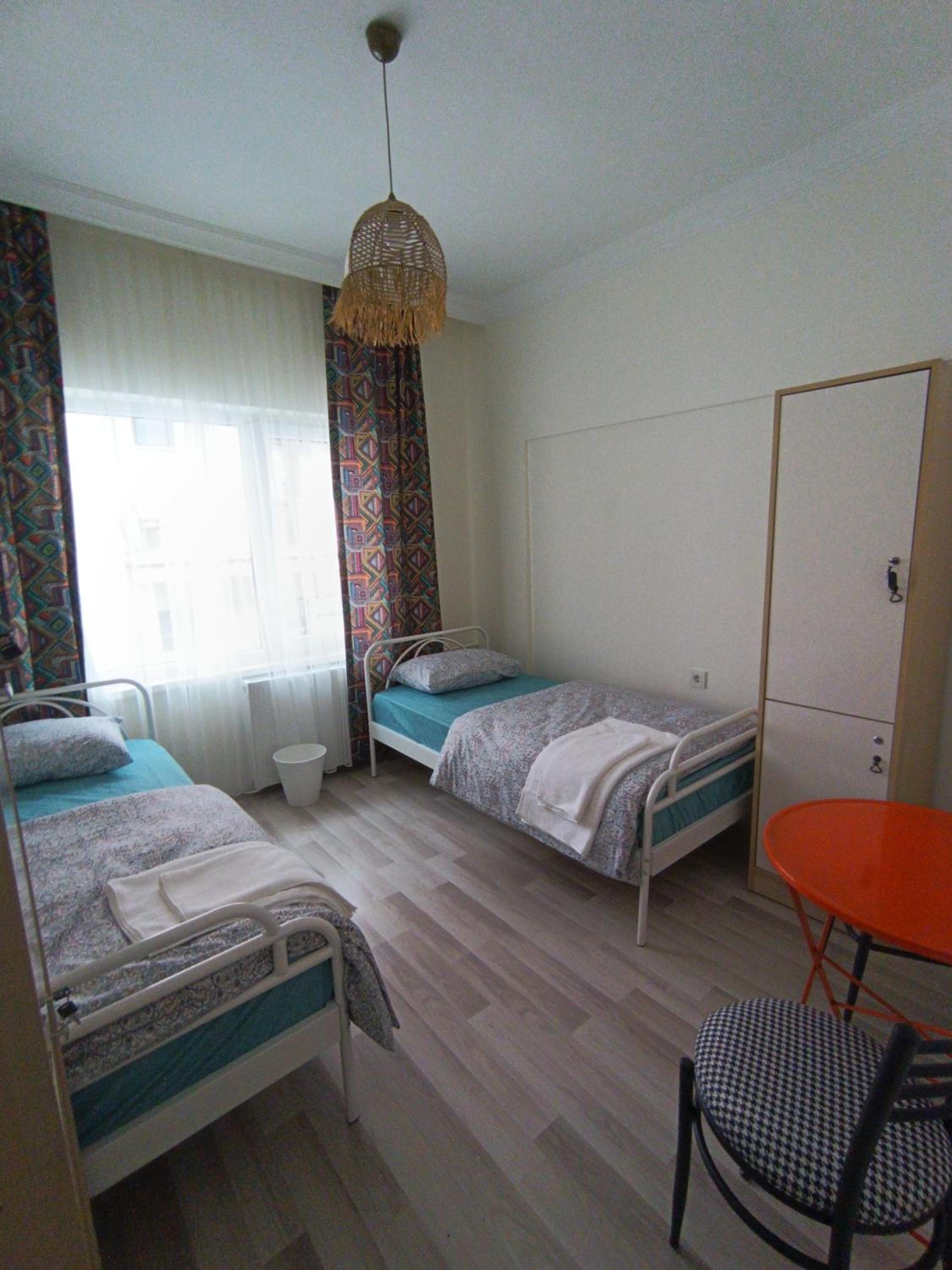 Standard Twin Room with Shared Bathroom photo 2