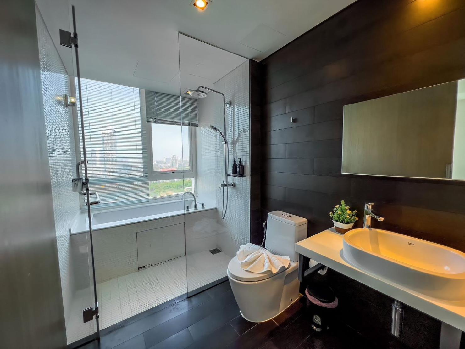 Suite With Lake View - Photo 12