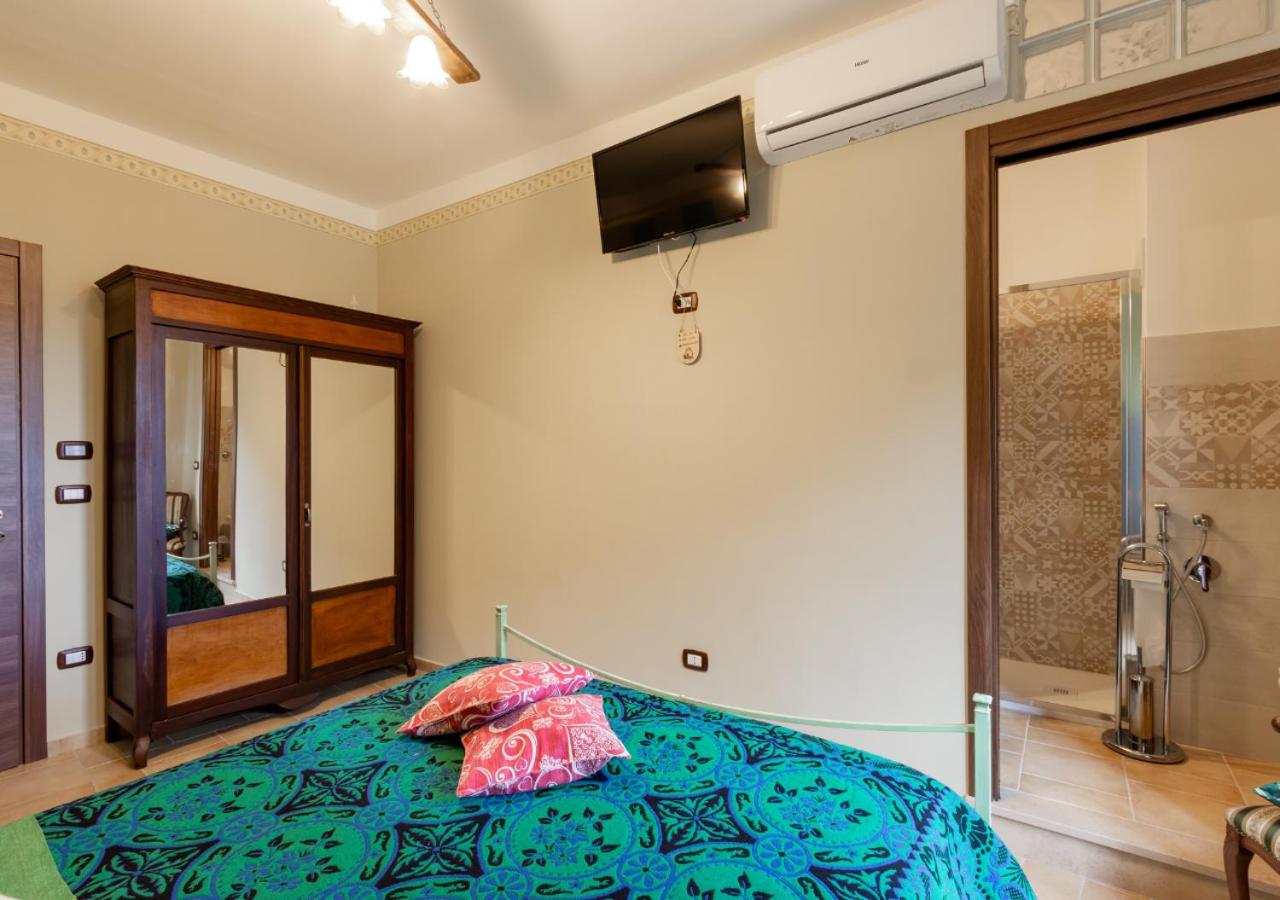 Double Room with Private Bathroom photo 1