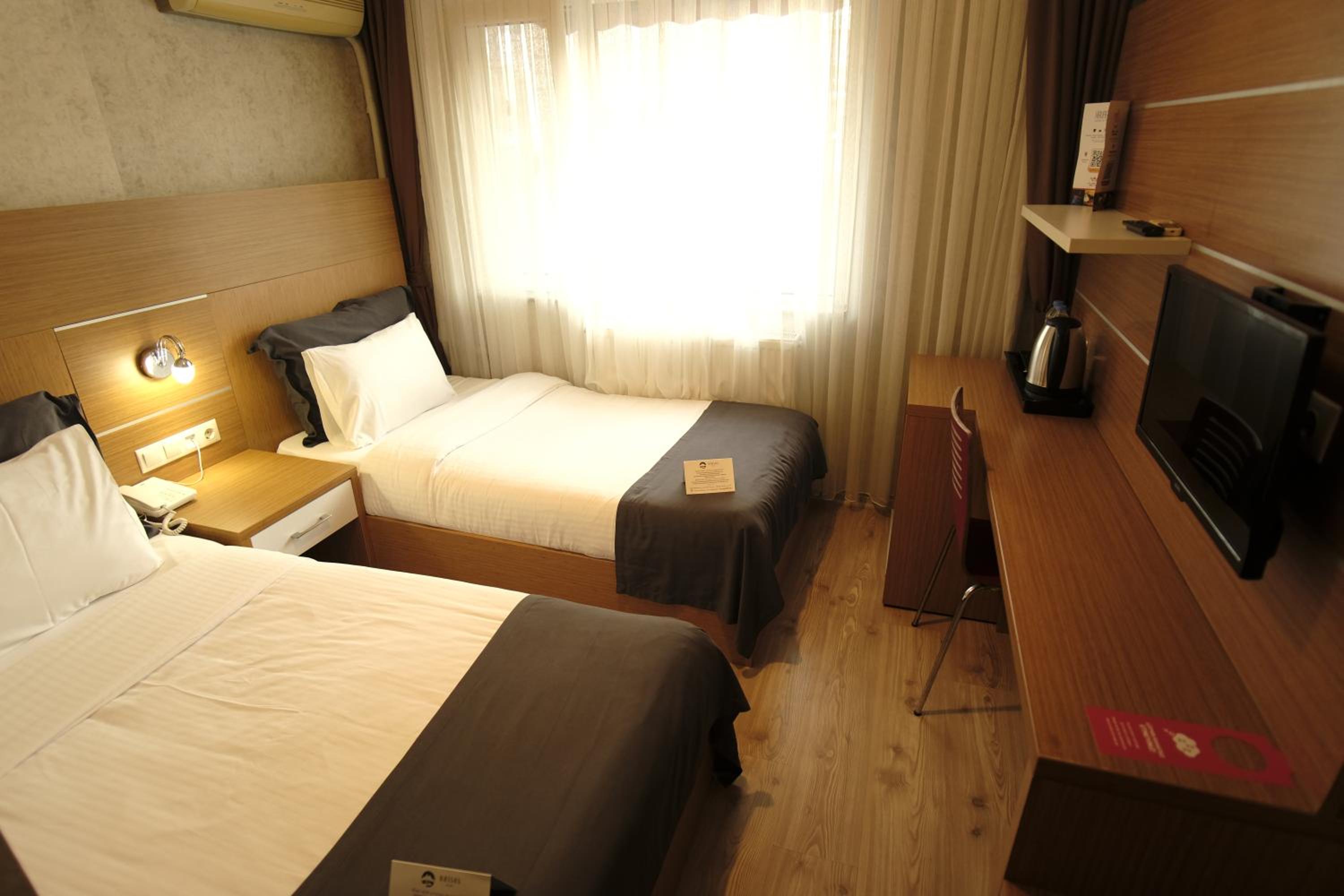 Standard Double Room - Photo 3