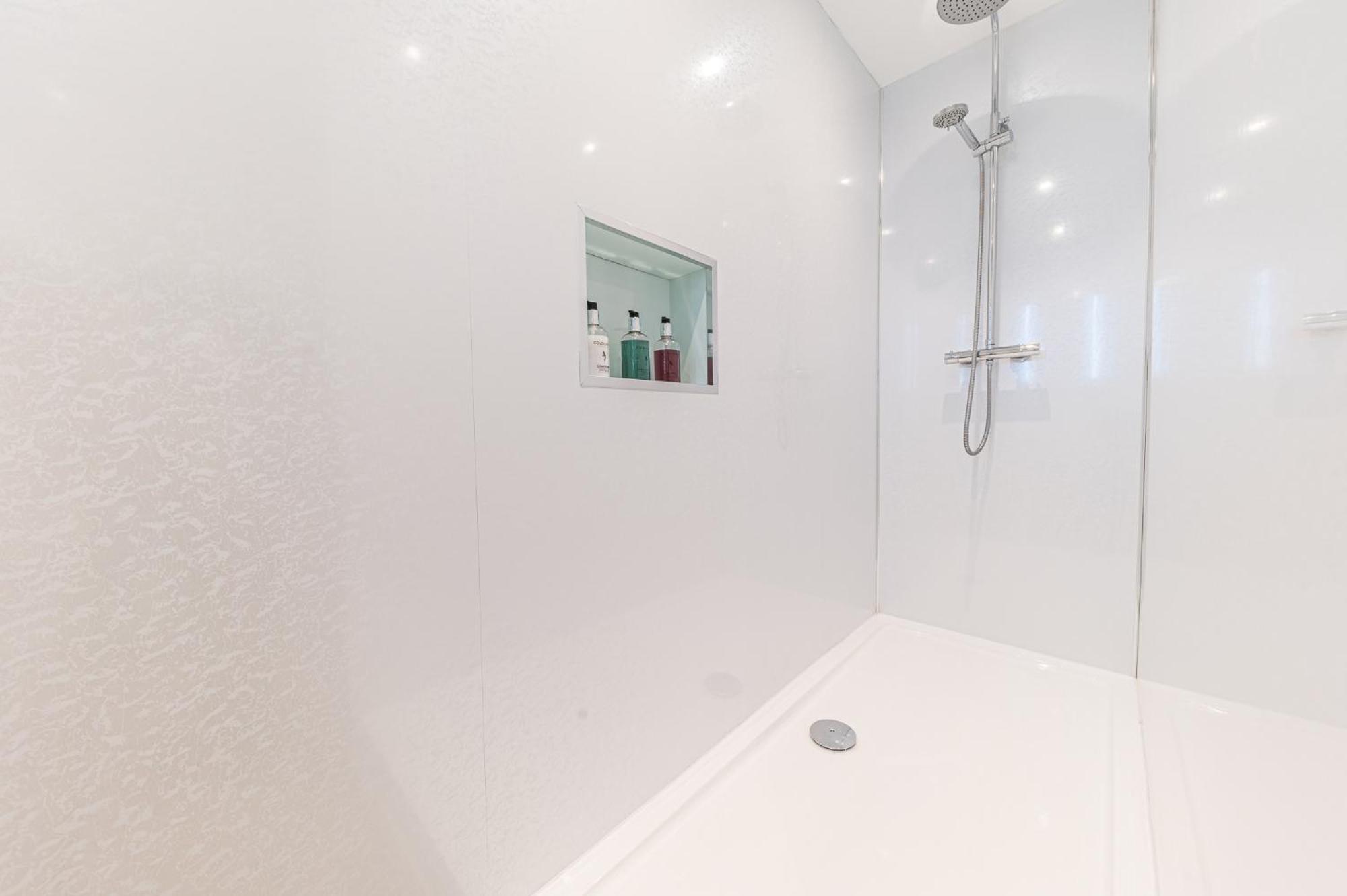 Standard King Room - Photo 3