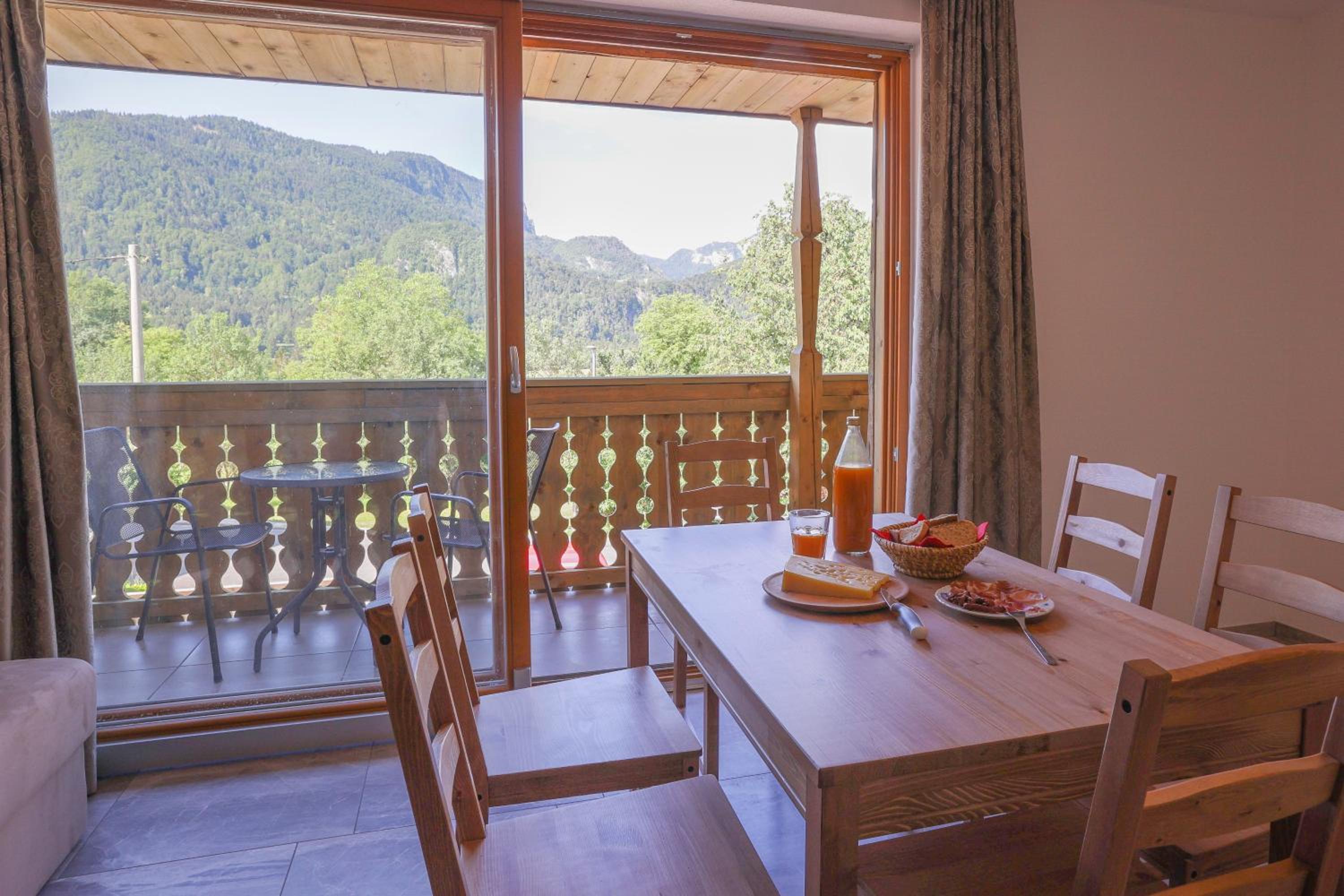 Two-Bedroom Apartment with Balcony photo 3