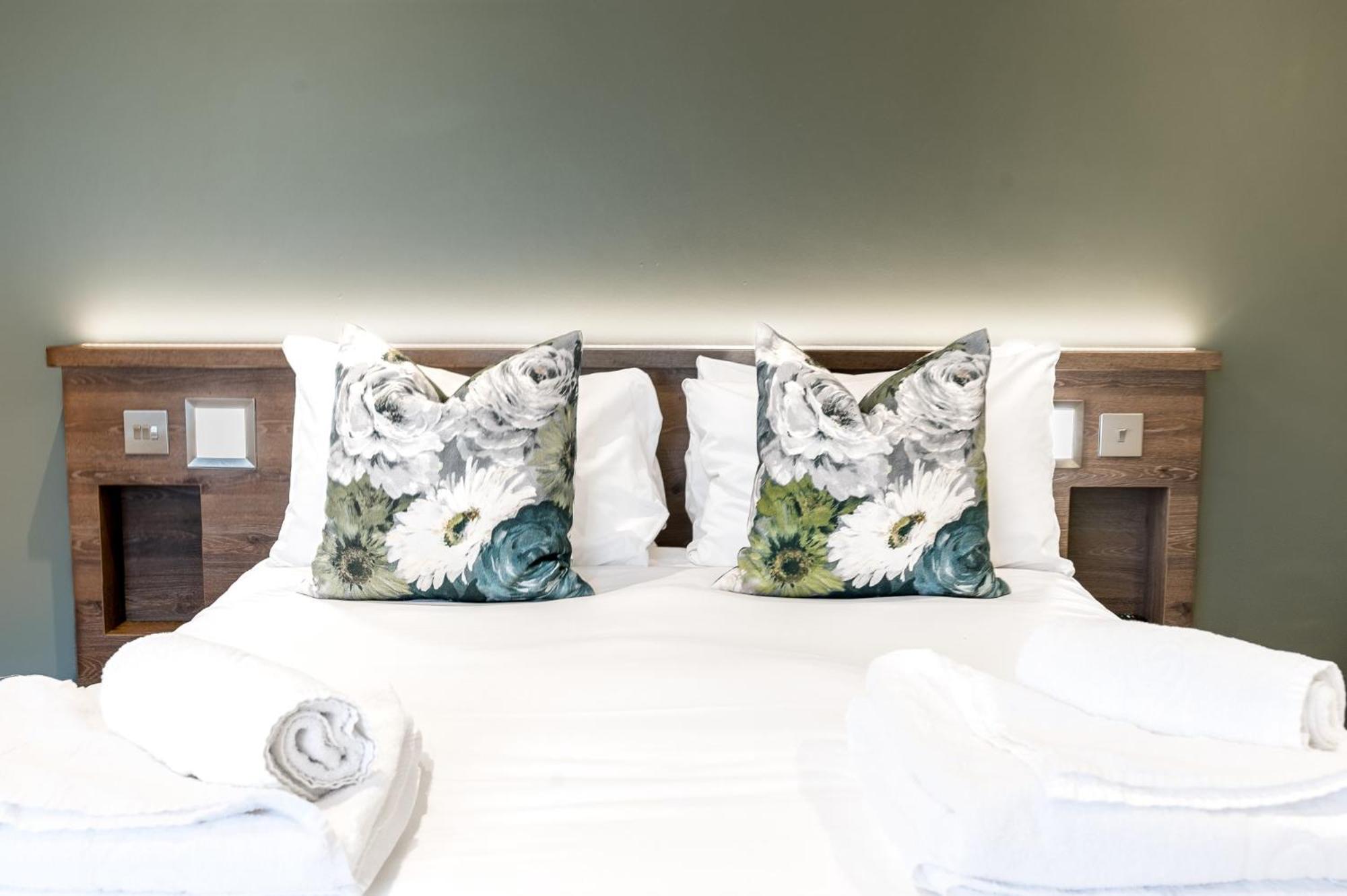 Standard King Room - Photo 2