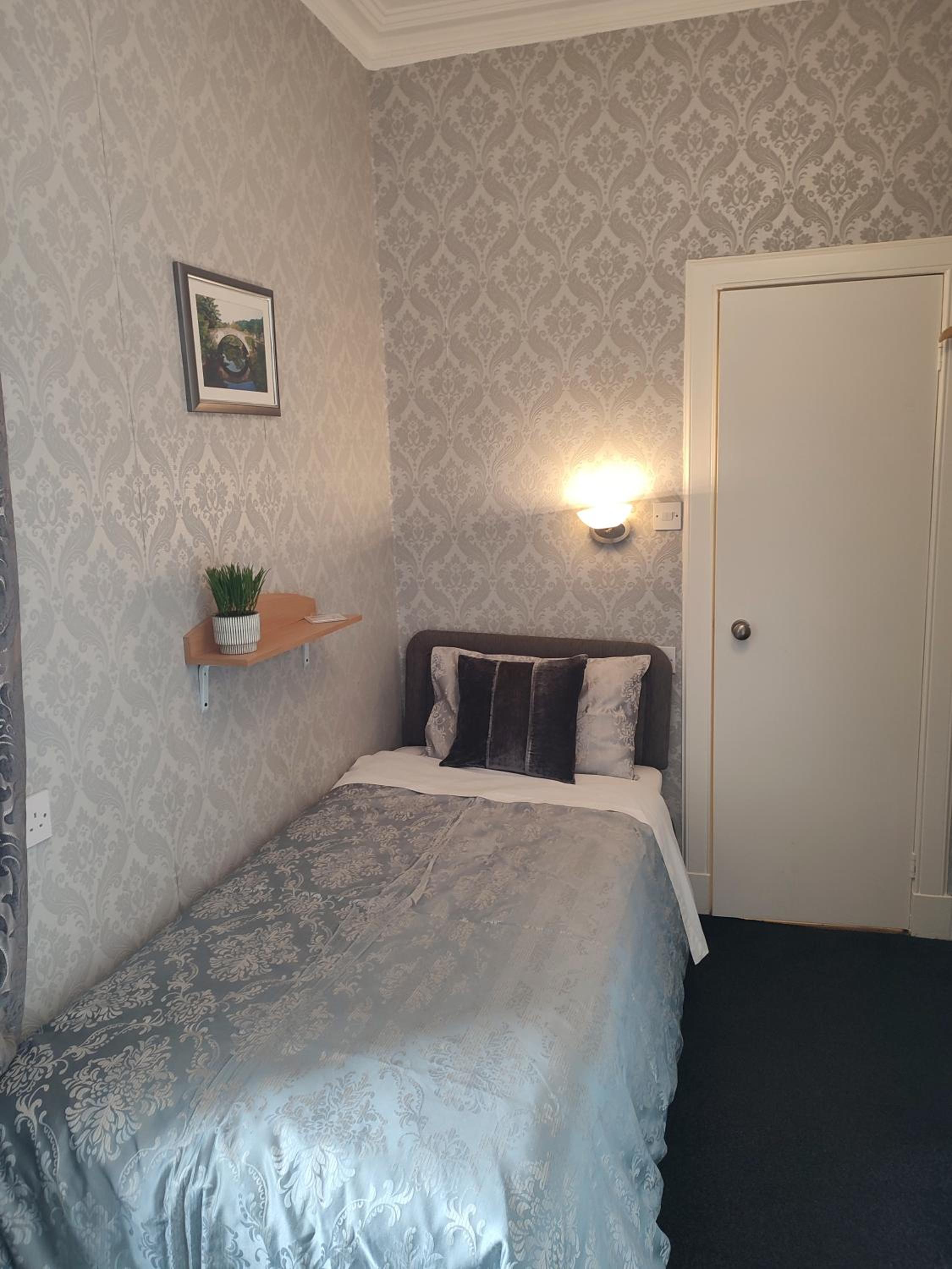 Single Room photo 2