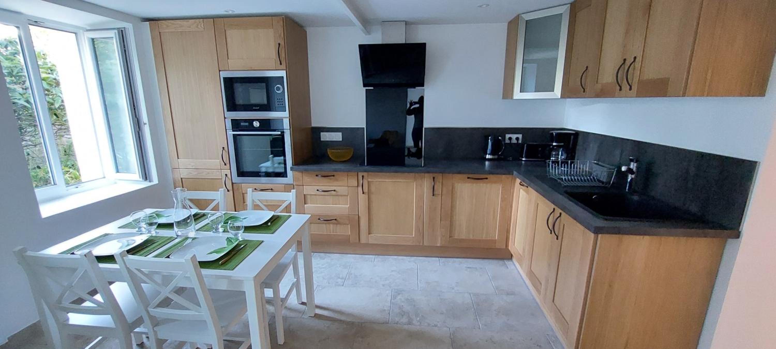 One-Bedroom Apartment - Photo 1