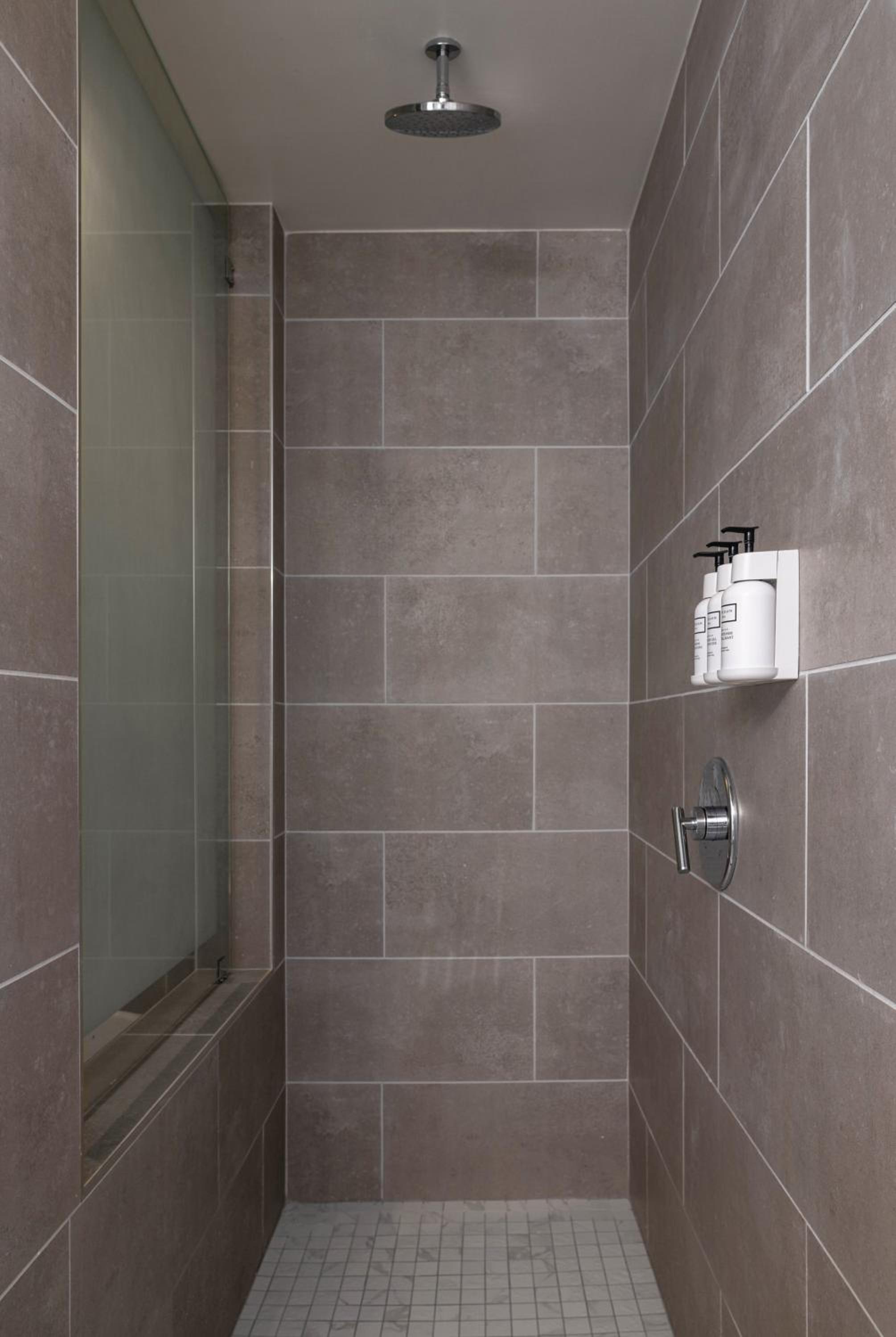 King Room with Jetted Tub - Non-Smoking - Photo 2