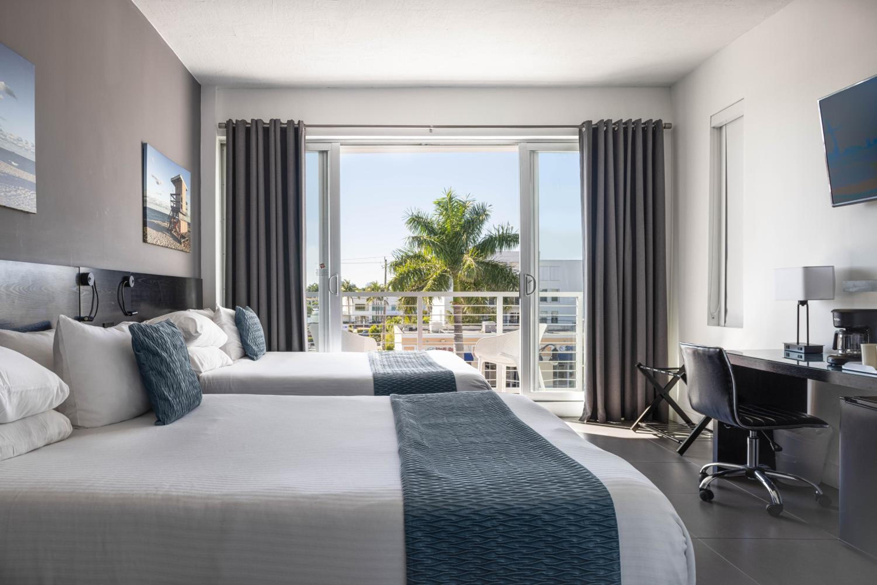 Junior Suite with Two Queen Beds with Balcony and City View - Non-Smoking - Photo 1