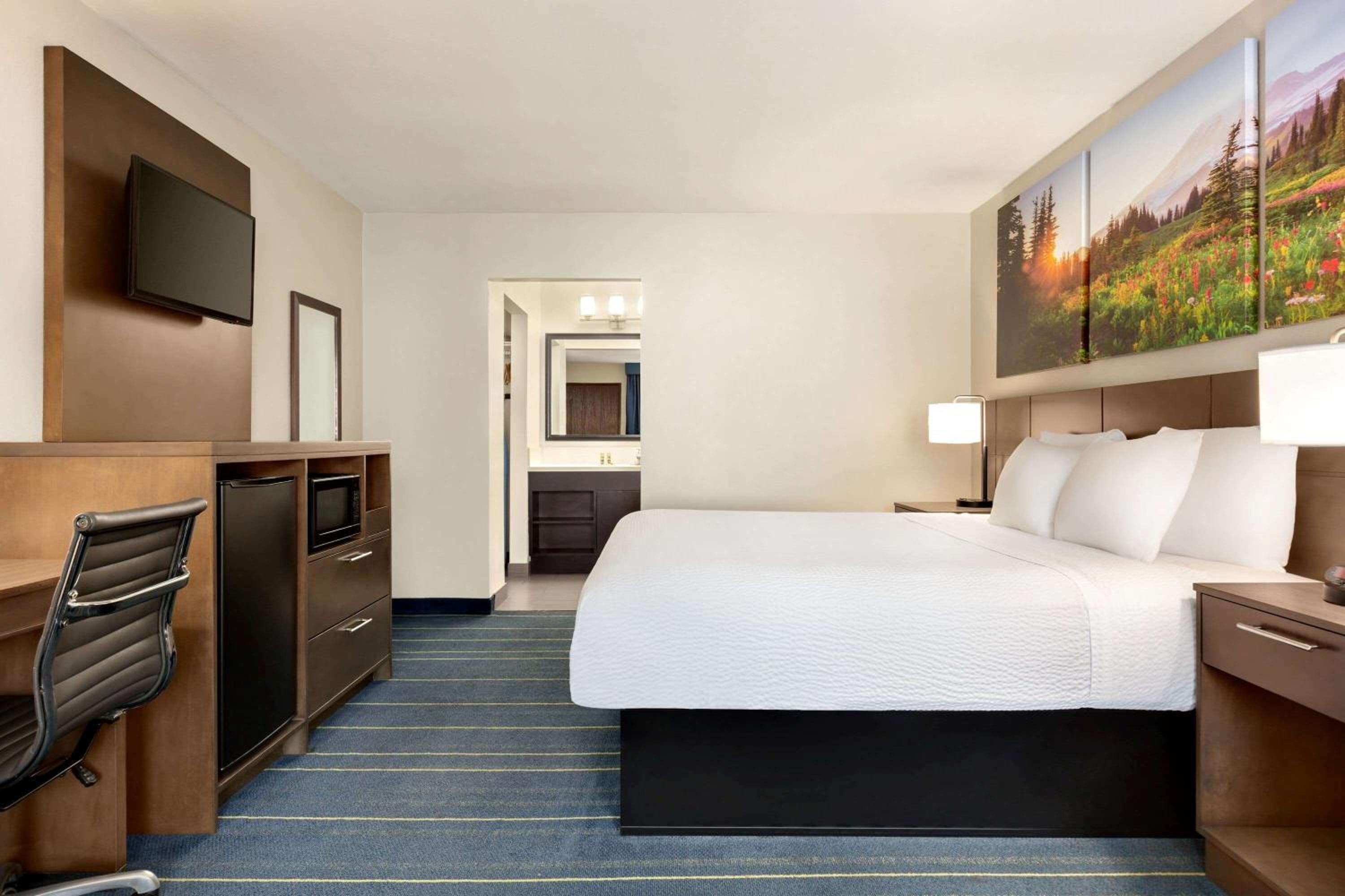 King Room - Non-Smoking - Photo 1