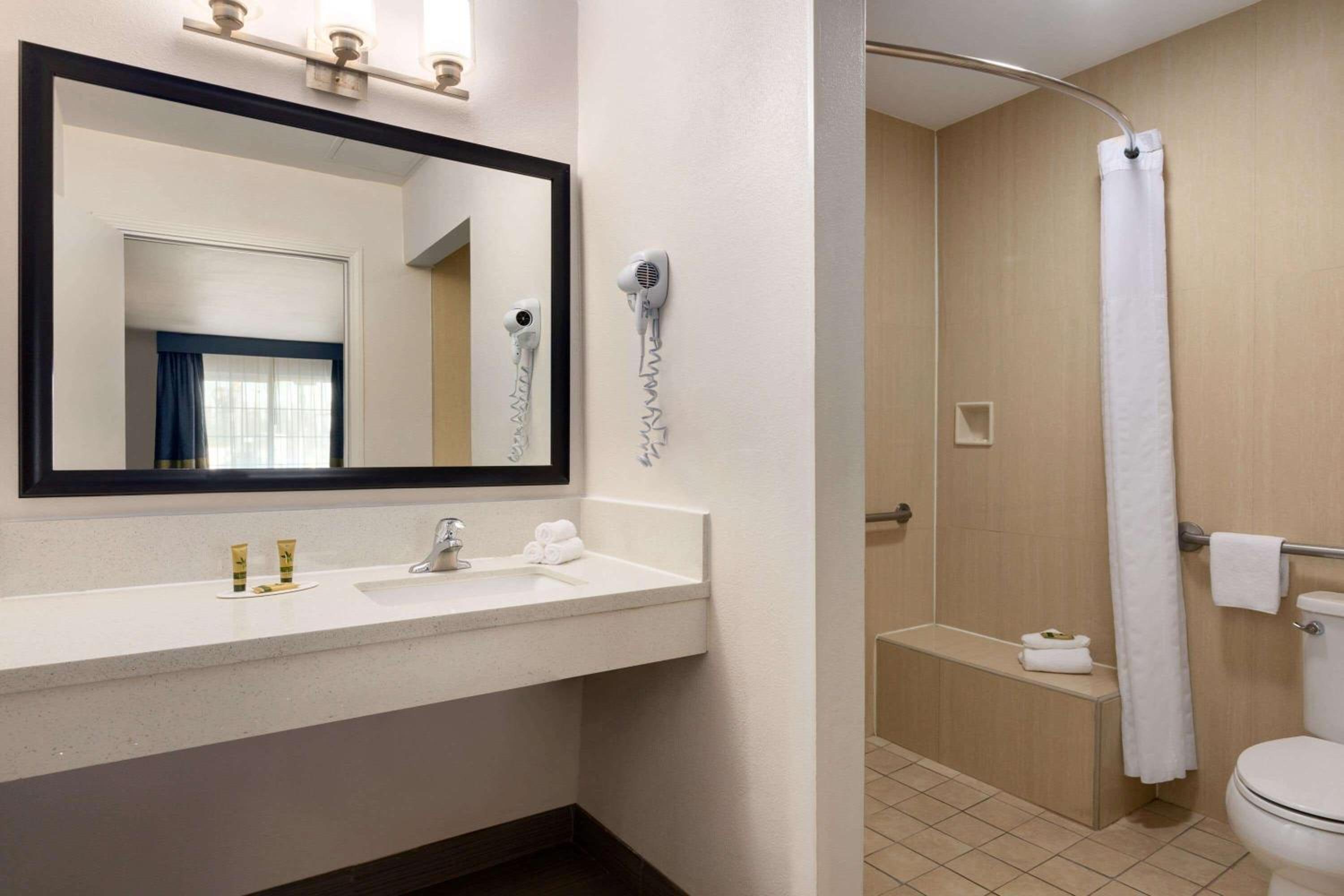 Queen Room - Disability Access/Non-Smoking - Photo 3