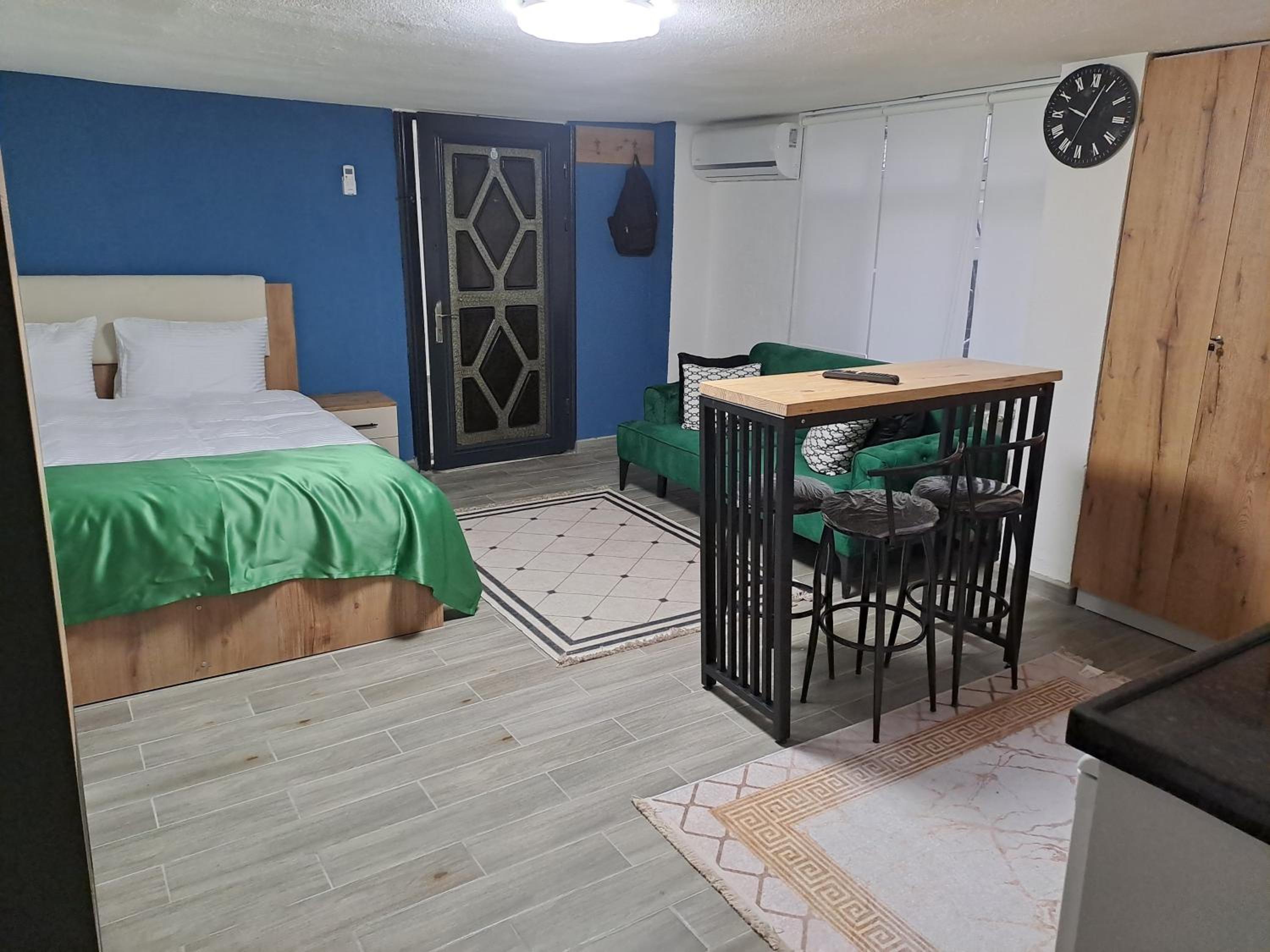 Studio Apartment photo 3