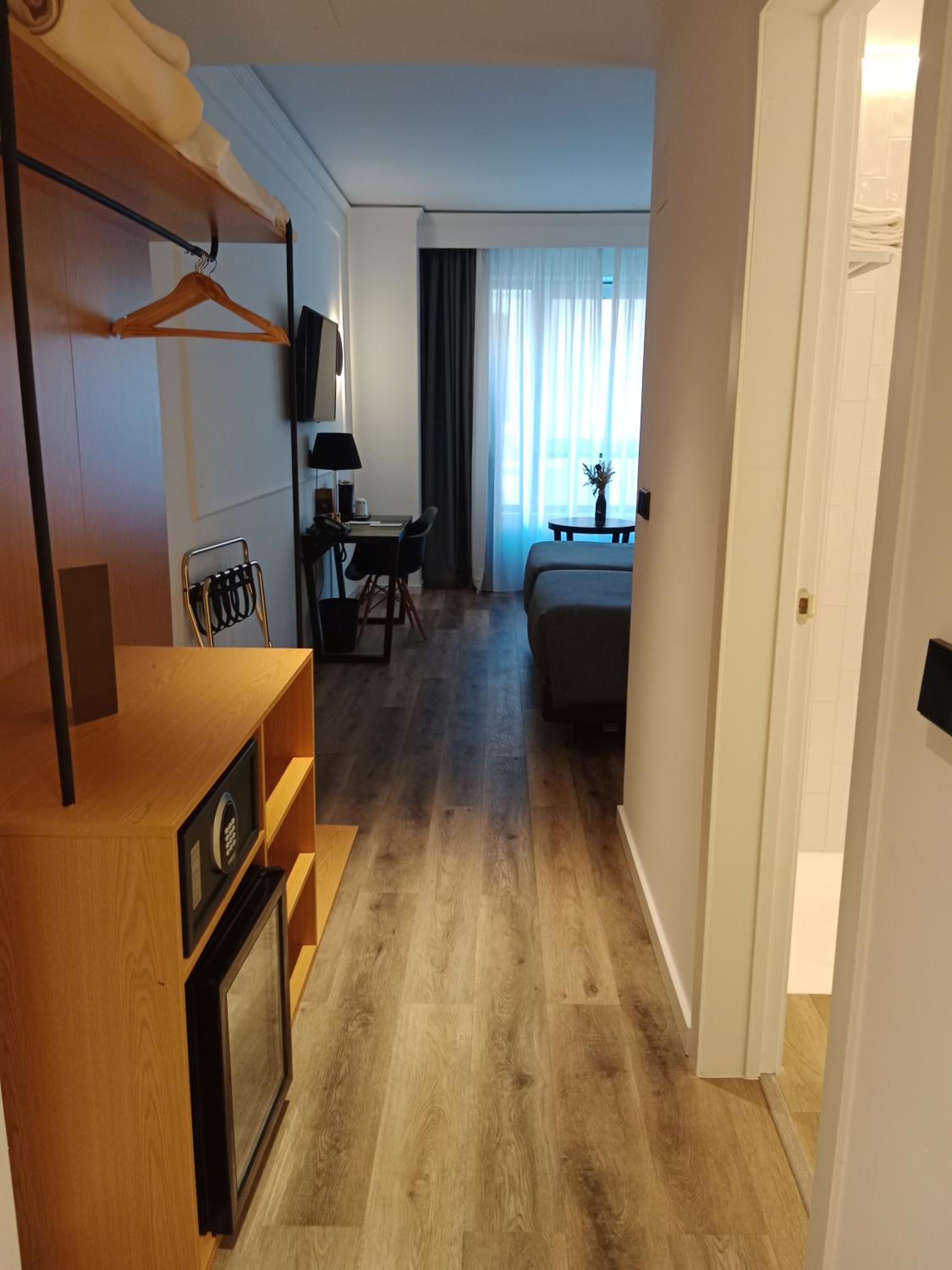 Deluxe Double Room - Photo 8