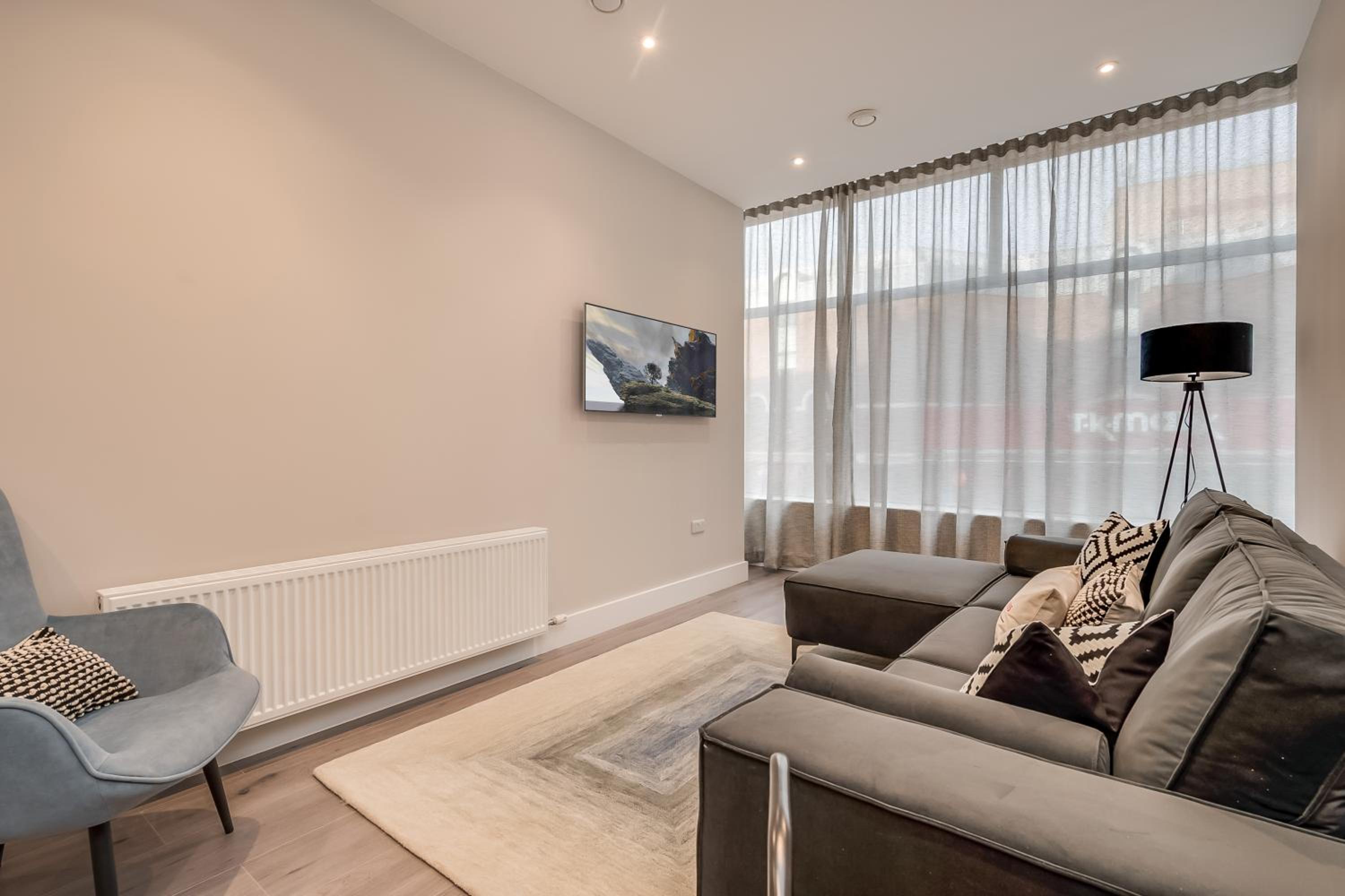 One-Bedroom Apartment - Photo 4