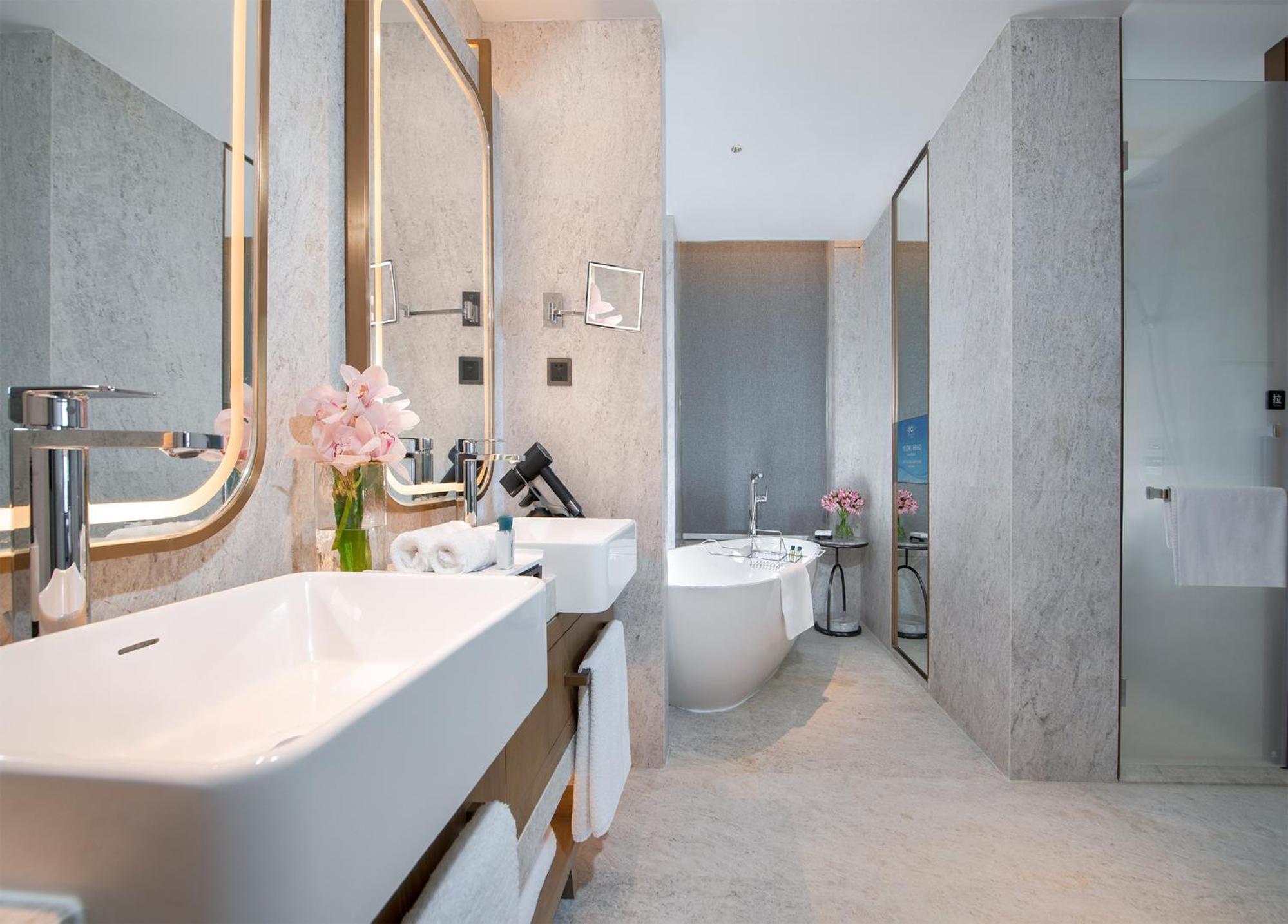 Deluxe Suite - Photo 3