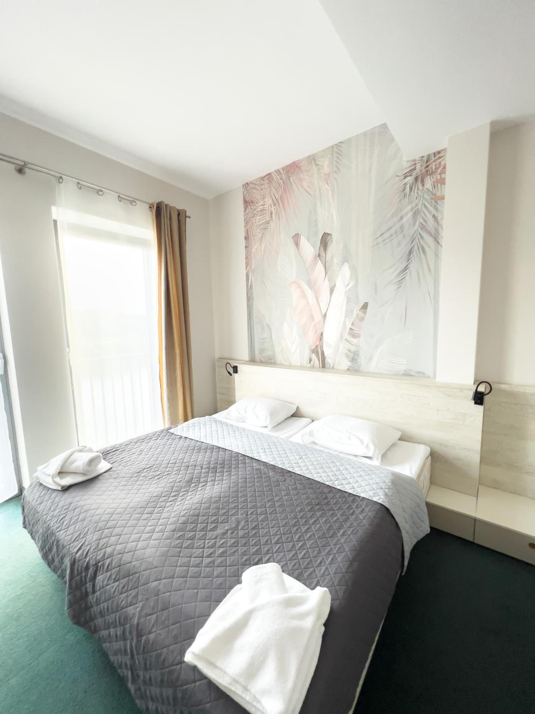 Double or Twin  Room with Wawel Castle View - Photo 17