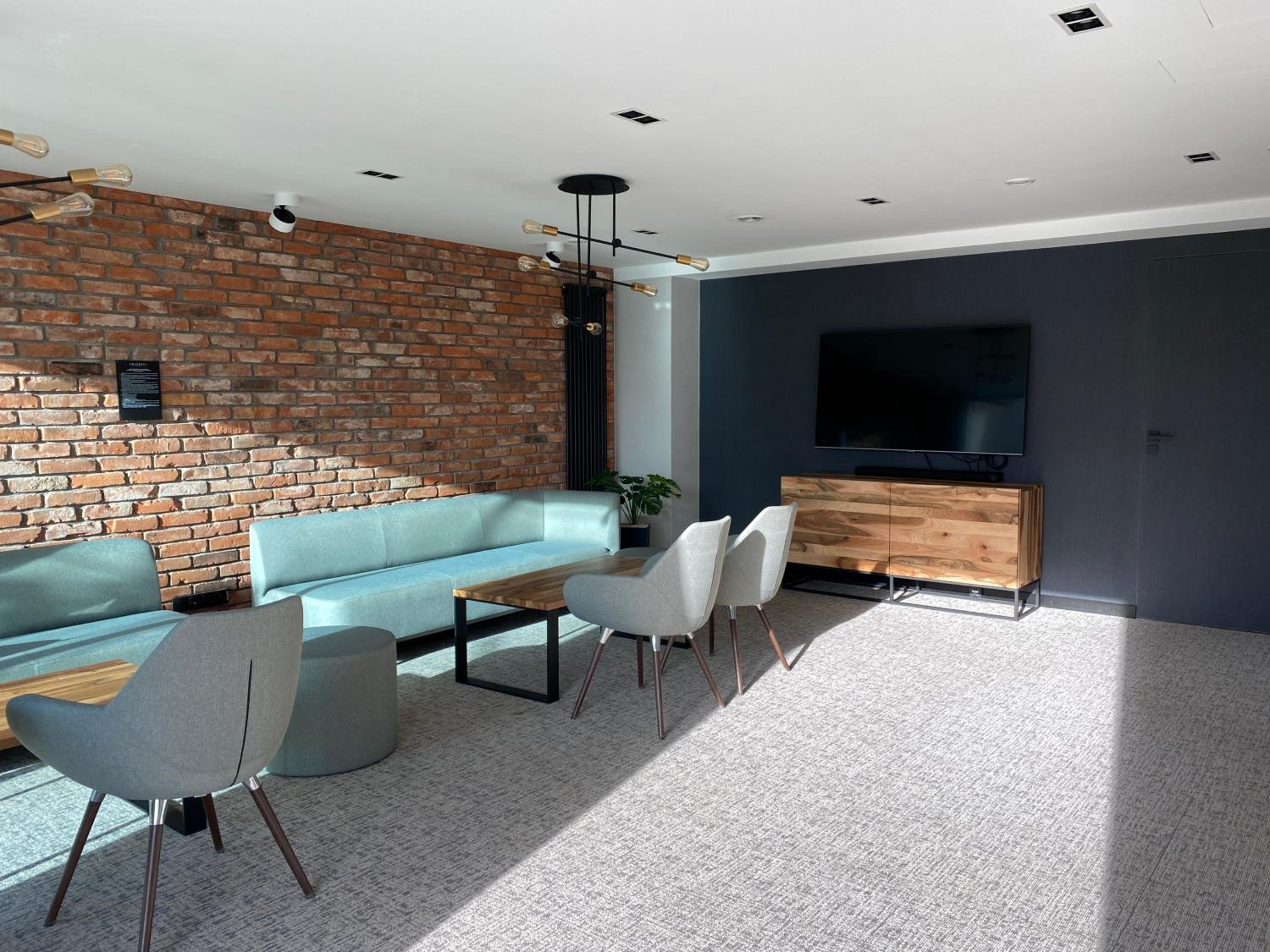 One-Bedroom Apartment - Photo 6