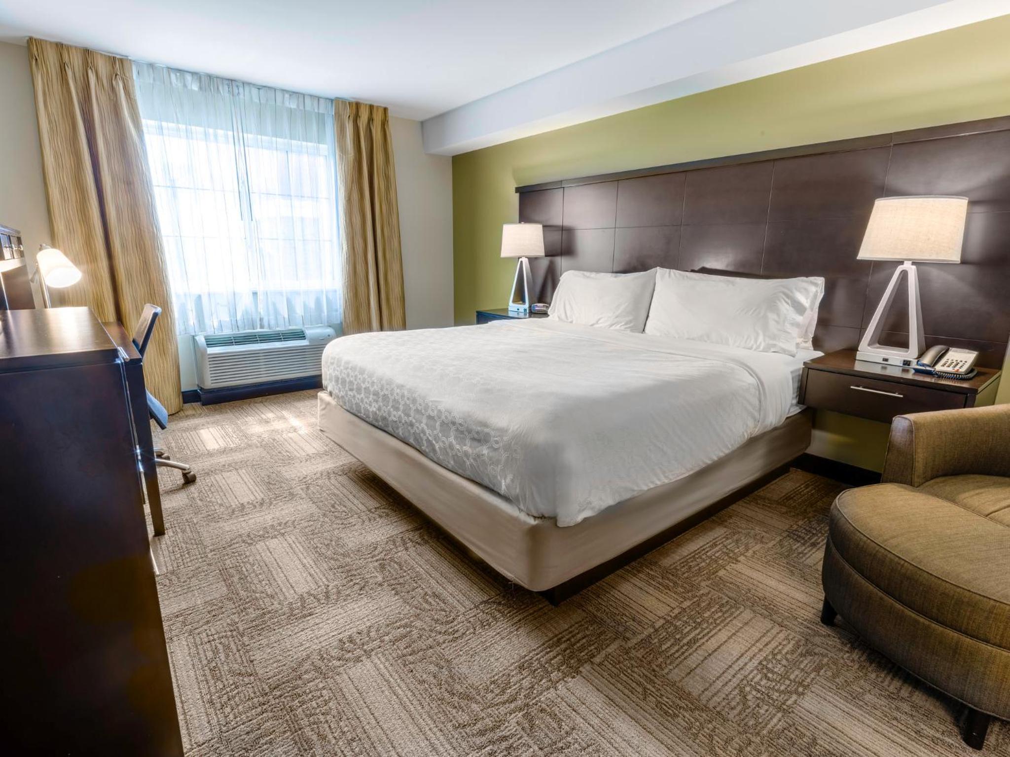 One-Bedroom King Suite