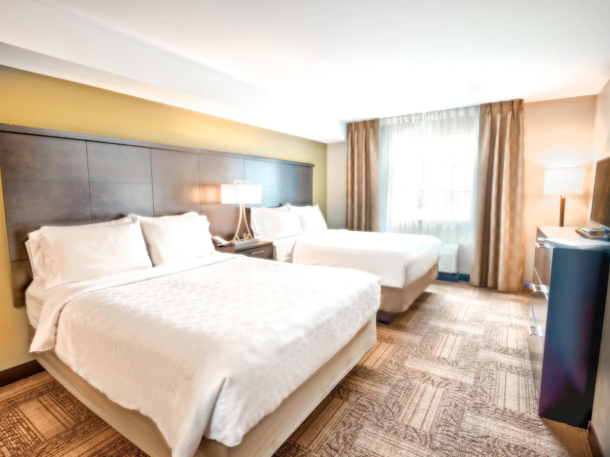 One-Bedroom Queen Suite with Two Queen Beds thumbnail 5