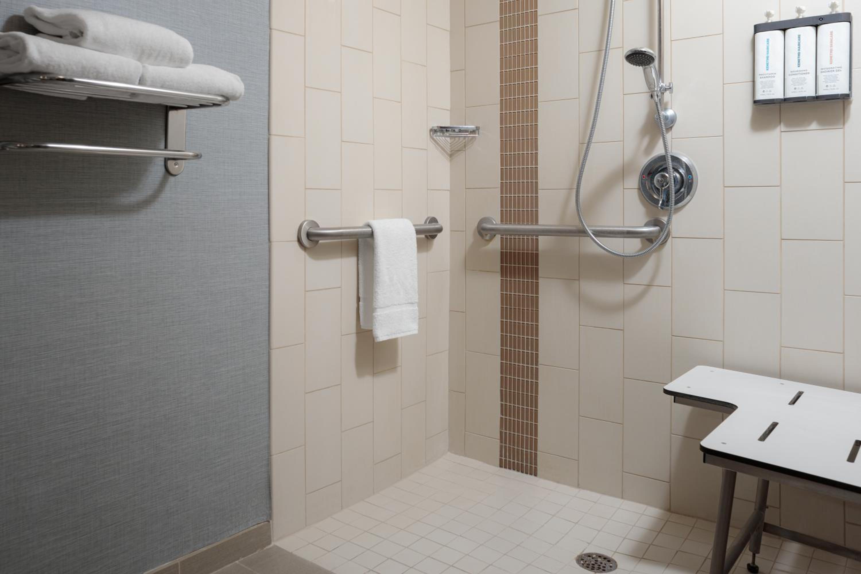 King Room with Sofa Bed and Roll-In Shower - Disability Access - Photo 2