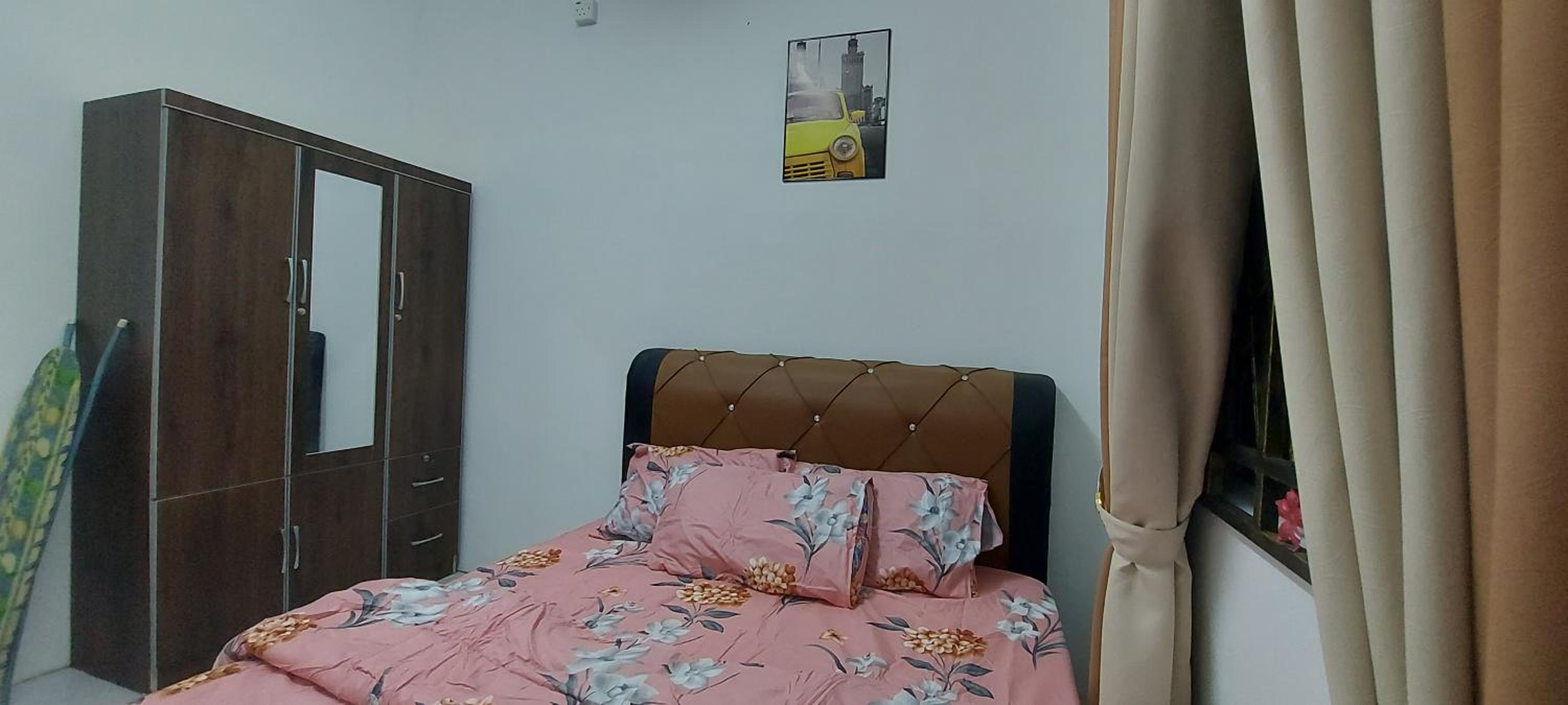 Three-Bedroom House photo 2