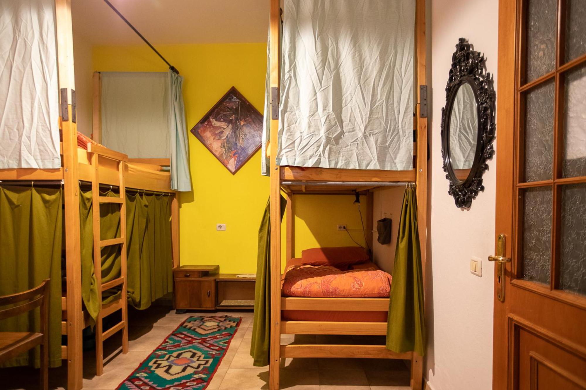 Bed in 4-Bed Mixed Dormitory Room photo 2