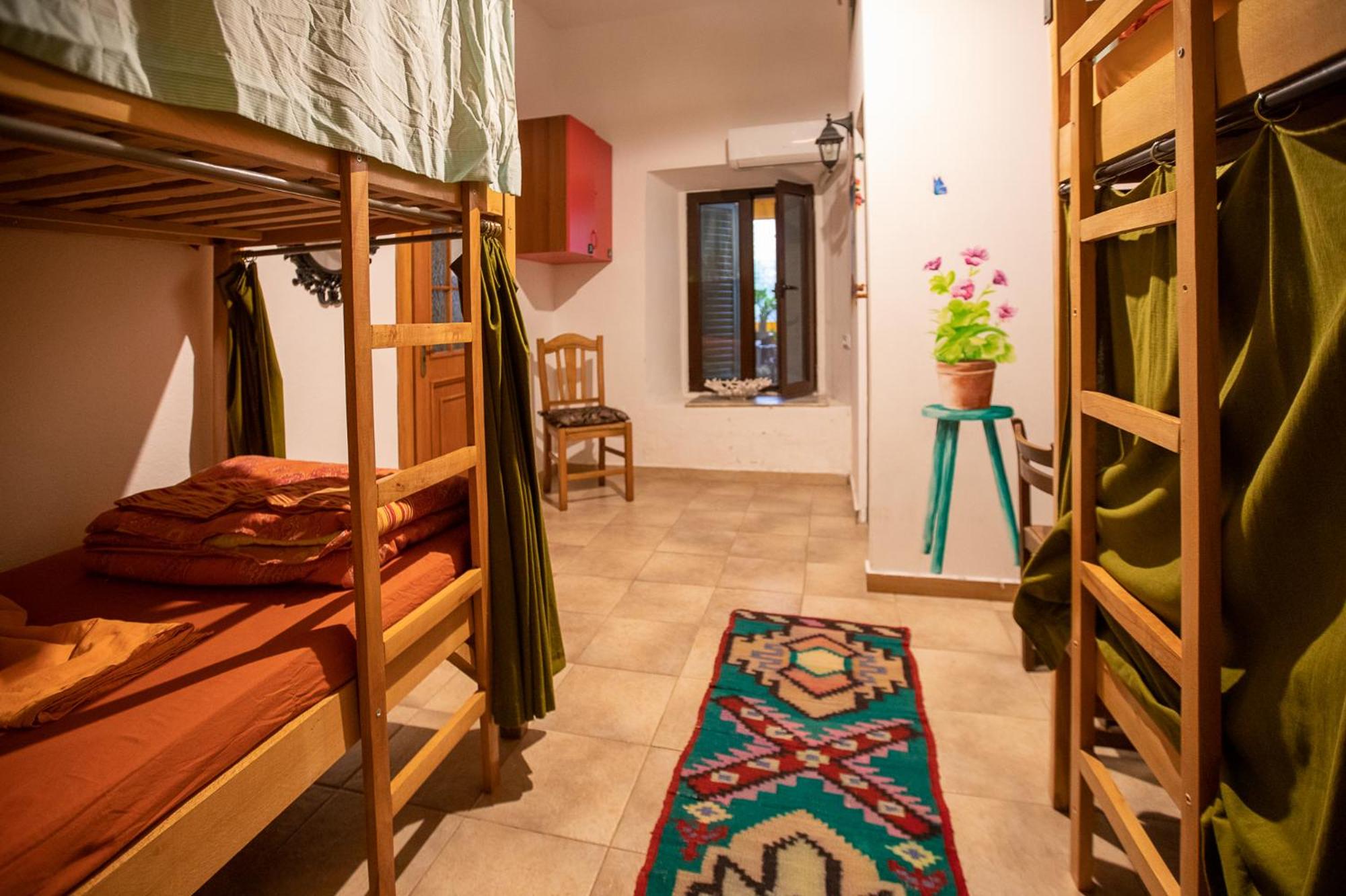 Bed in 4-Bed Mixed Dormitory Room photo 1