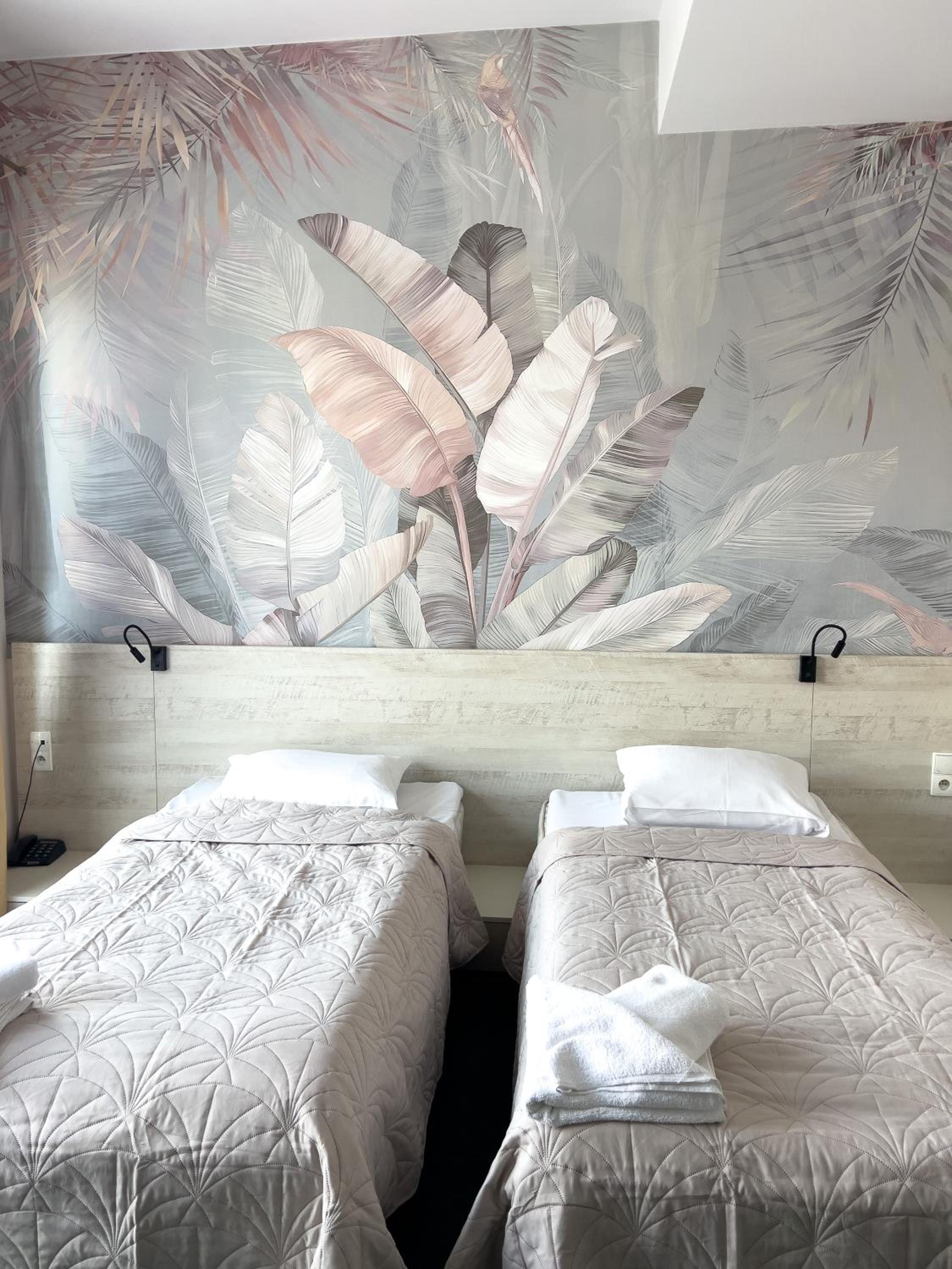 Double or Twin  Room with Wawel Castle View - Photo 18