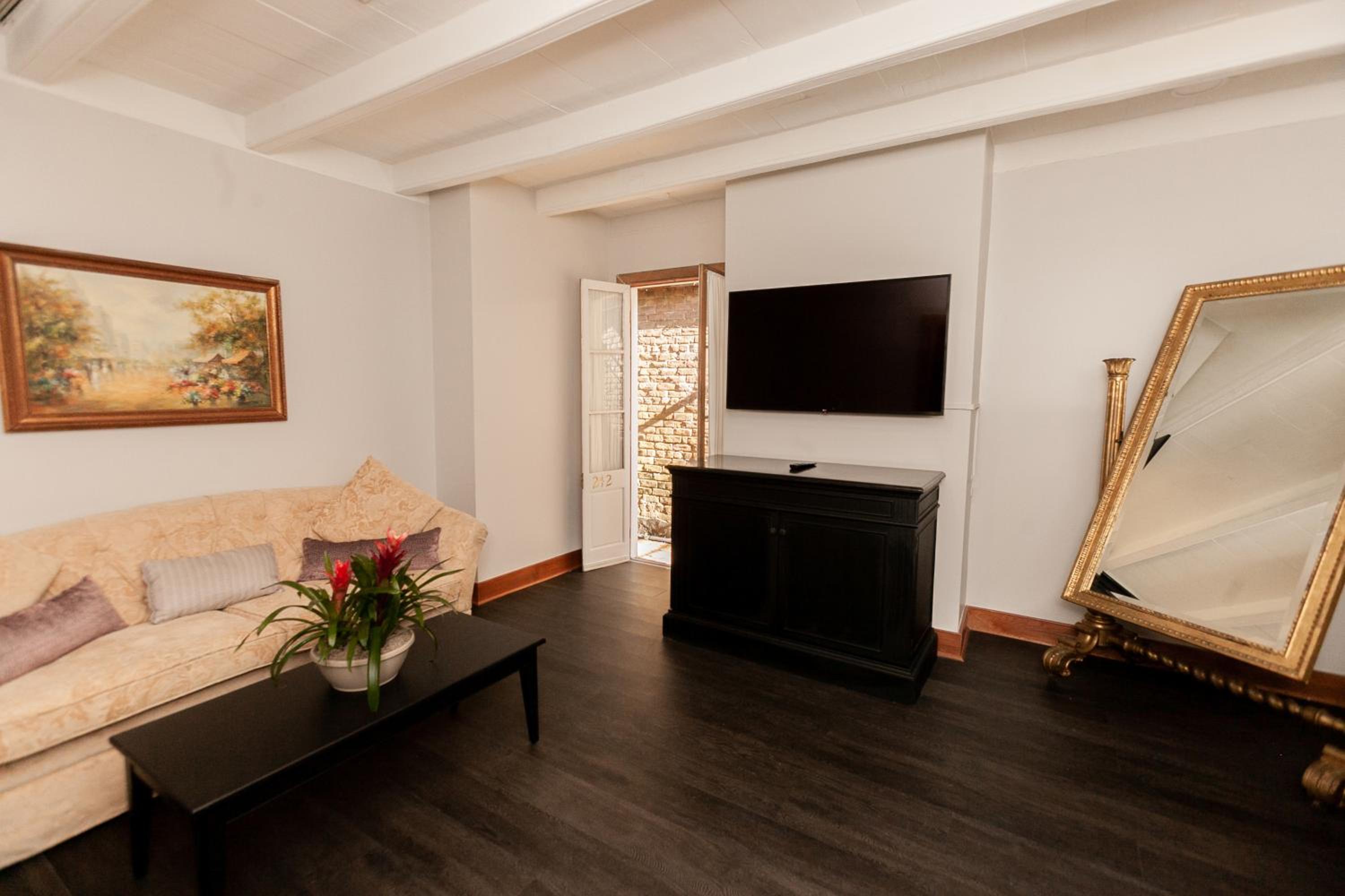 One-Bedroom Suite photo 2