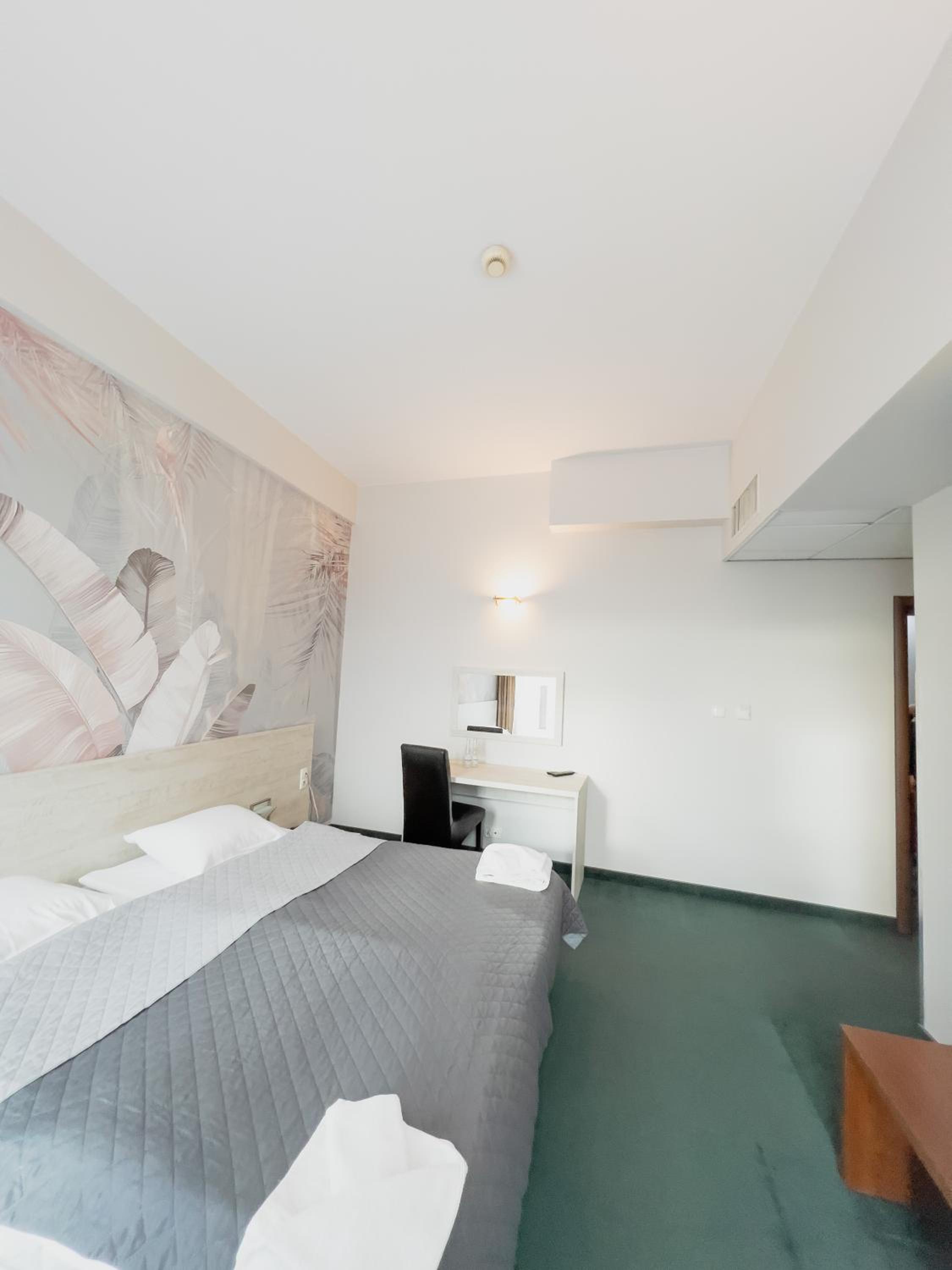 Double or Twin Room - Photo 3