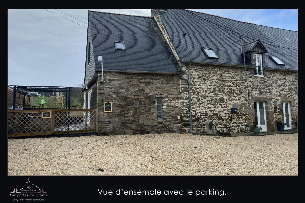 Five-Bedroom House photo 2