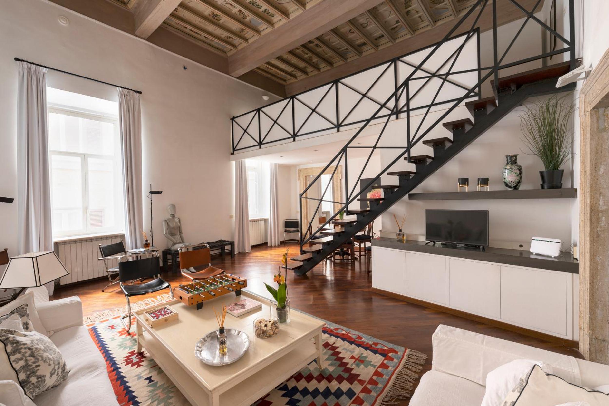 Deluxe Two-Bedroom Apartment - Split Level