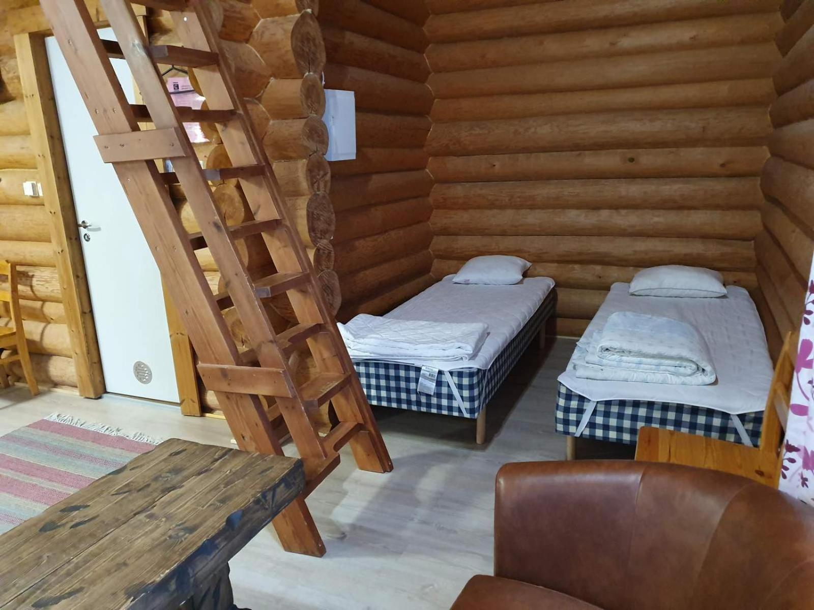 Chalet with sleeping alcove and sleeping loft - Photo 2