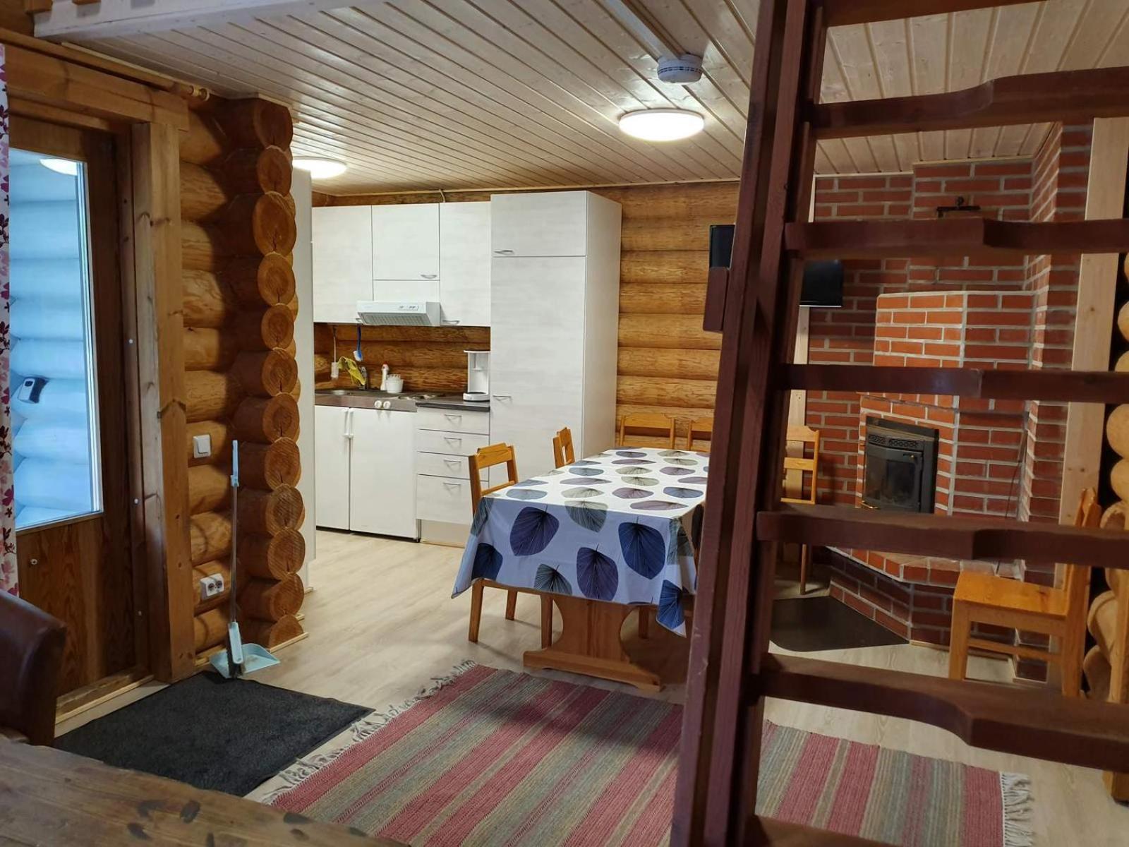 Chalet with sleeping alcove and sleeping loft - Photo 3