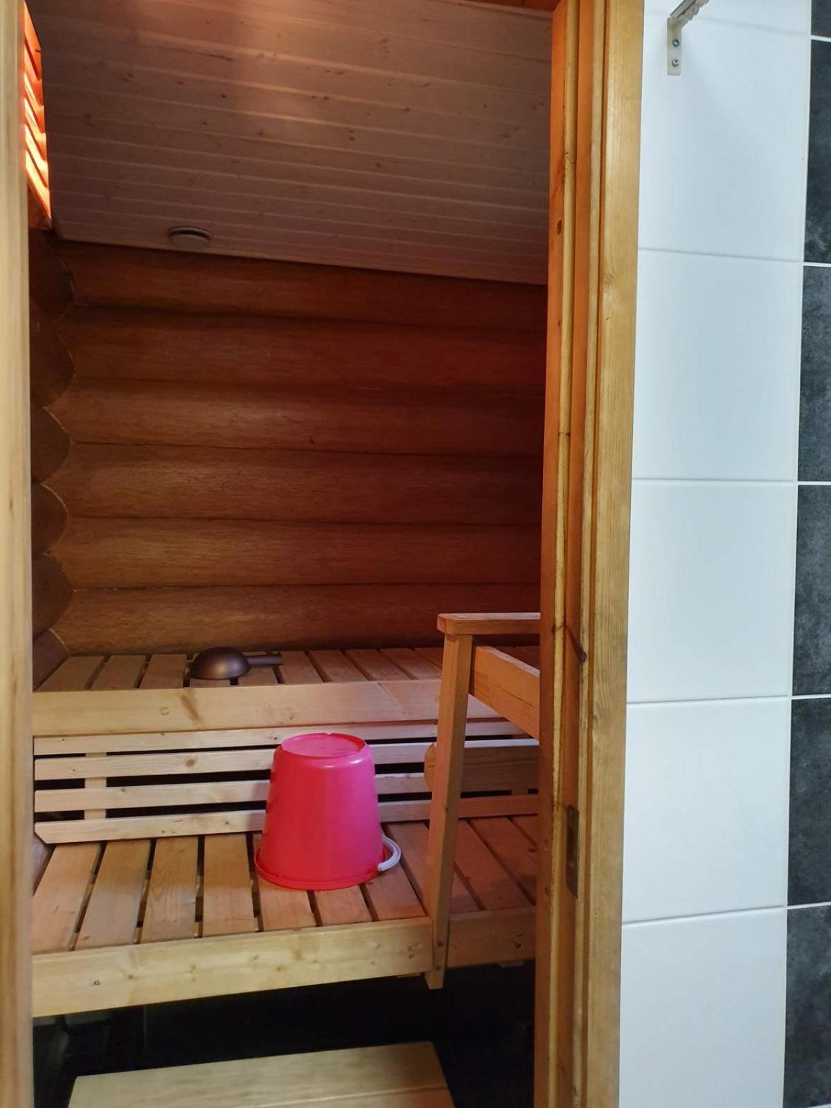 Chalet with sleeping alcove and sleeping loft - Photo 6