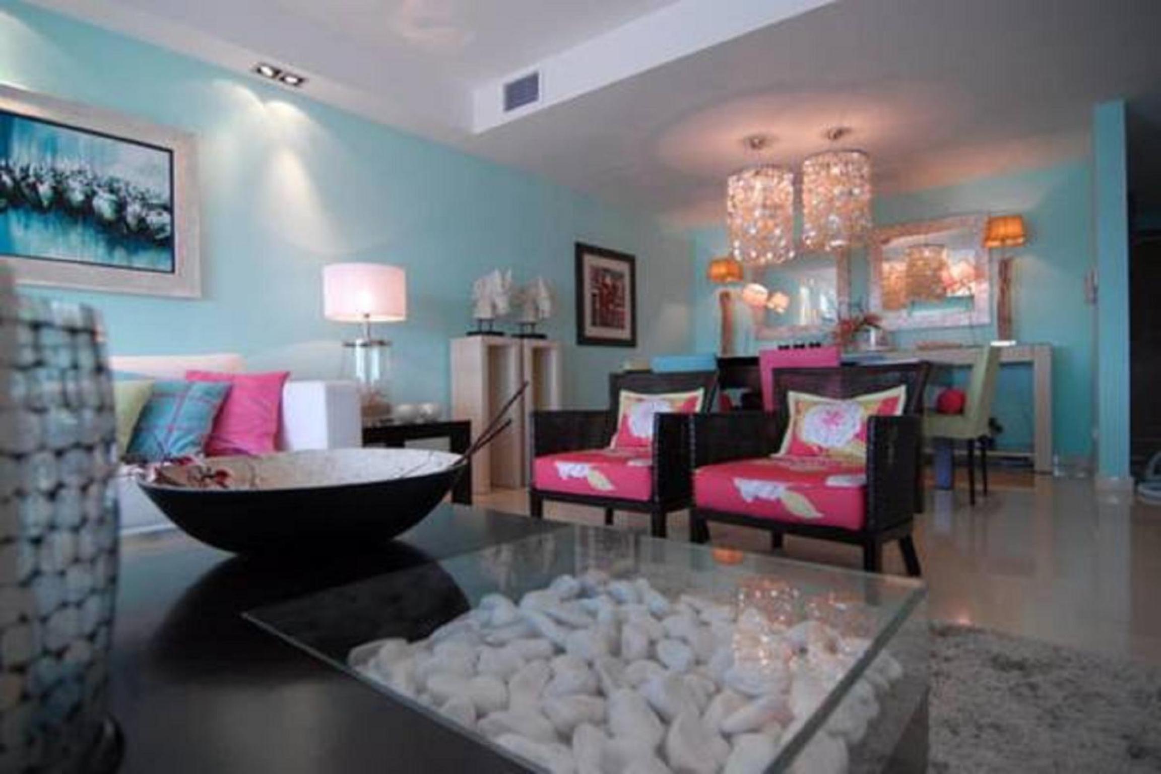Three-Bedroom Apartment with Balcony and Sea View